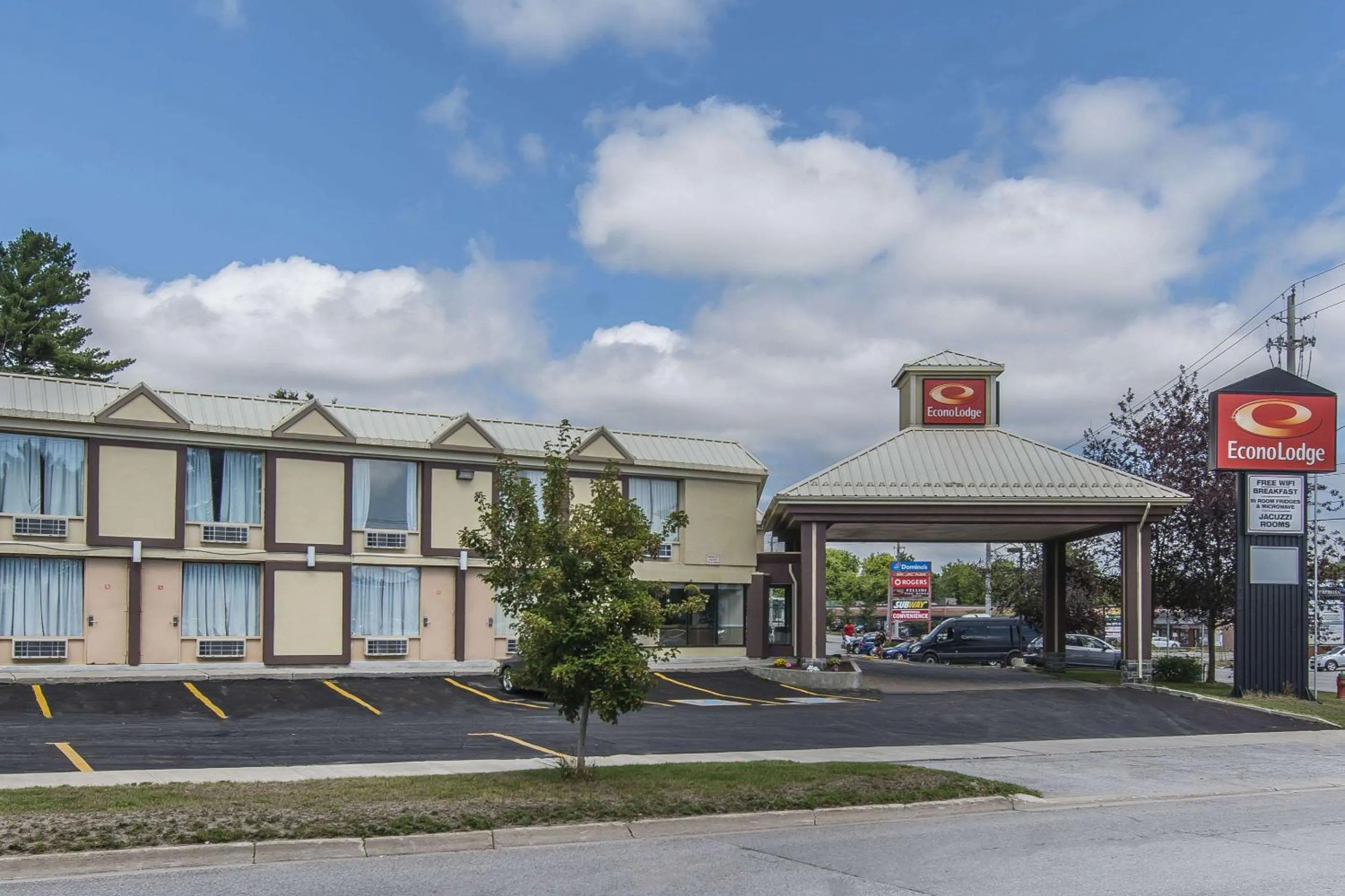 Property building in Econo Lodge