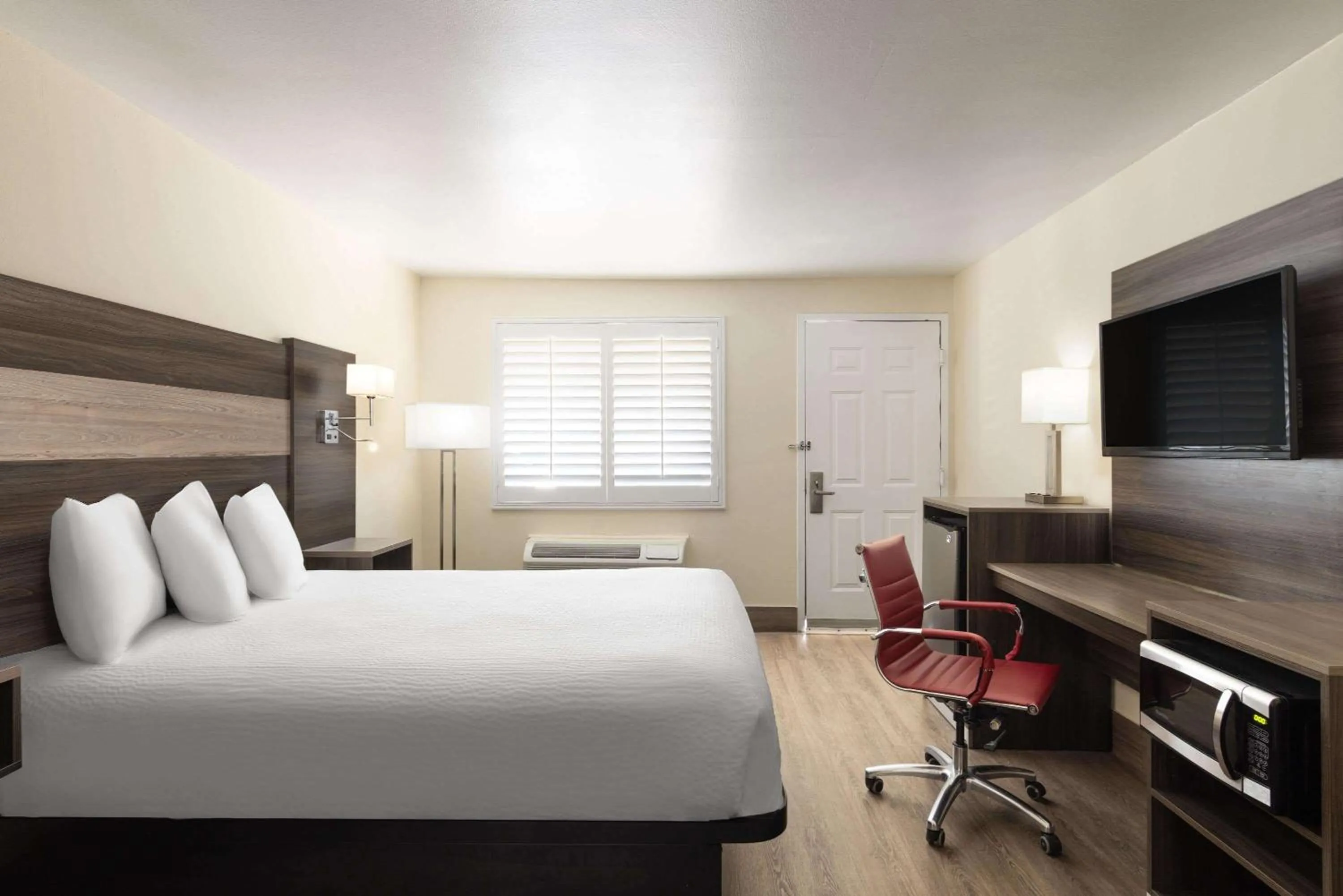 Photo of the whole room, Bed in Ramada by Wyndham Kingman