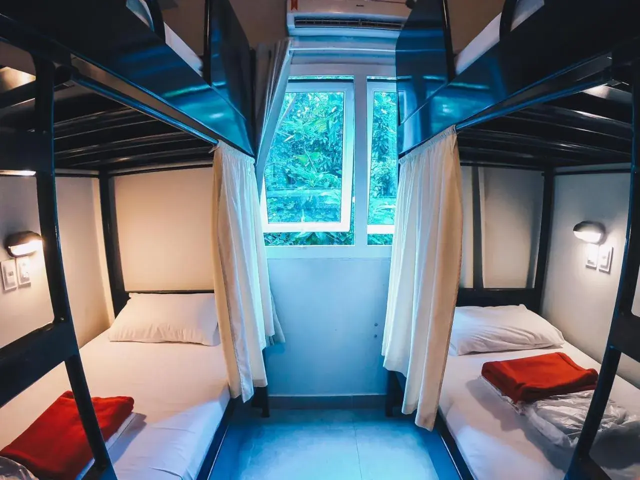 Bed in 6-Bed Mixed Dormitory Room in CabanaCopa Hostel Bed in 6-Bed Mixed Dormitory Room in CabanaCopa Hostel