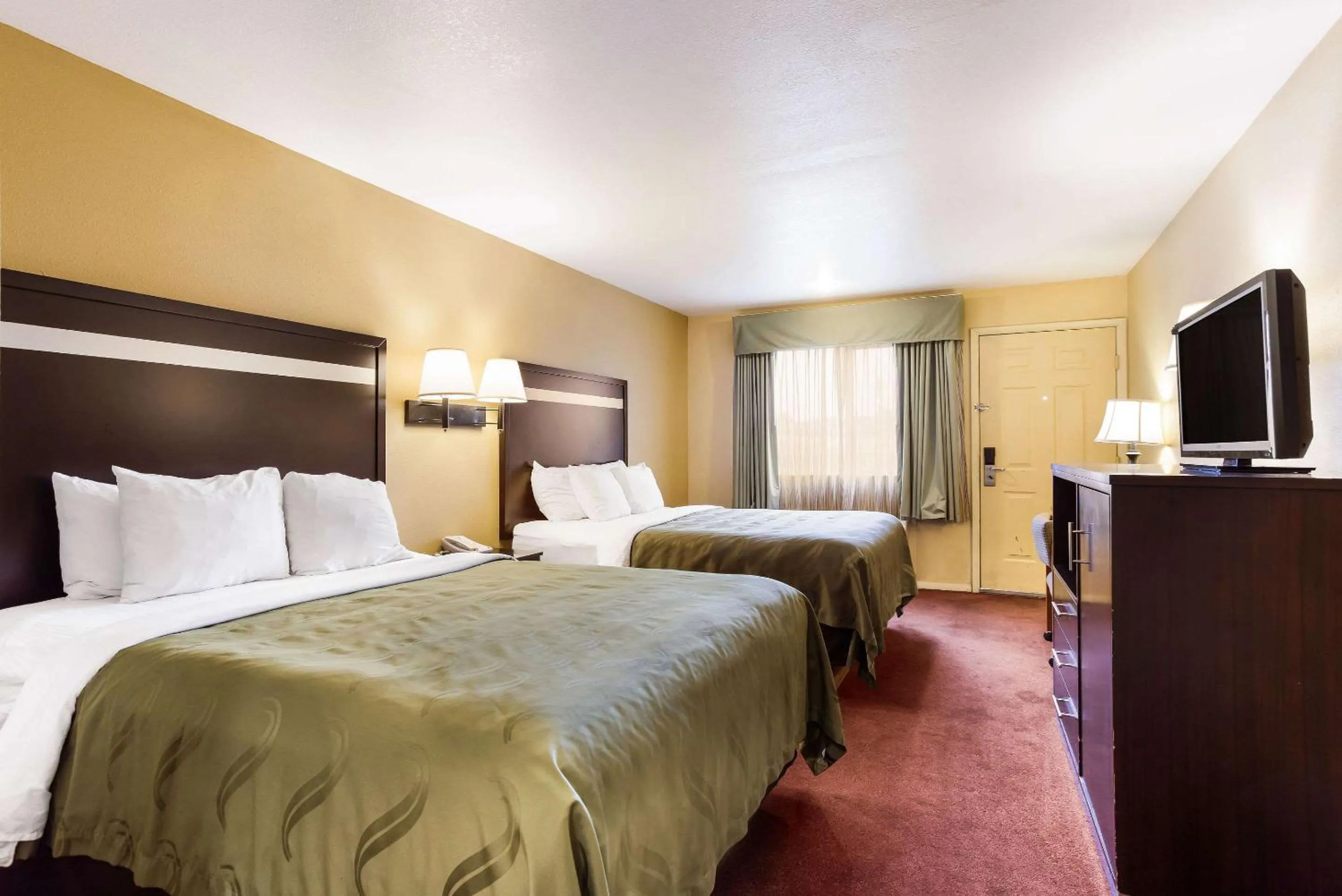 Photo of the whole room, Bed in Quality Inn Airport