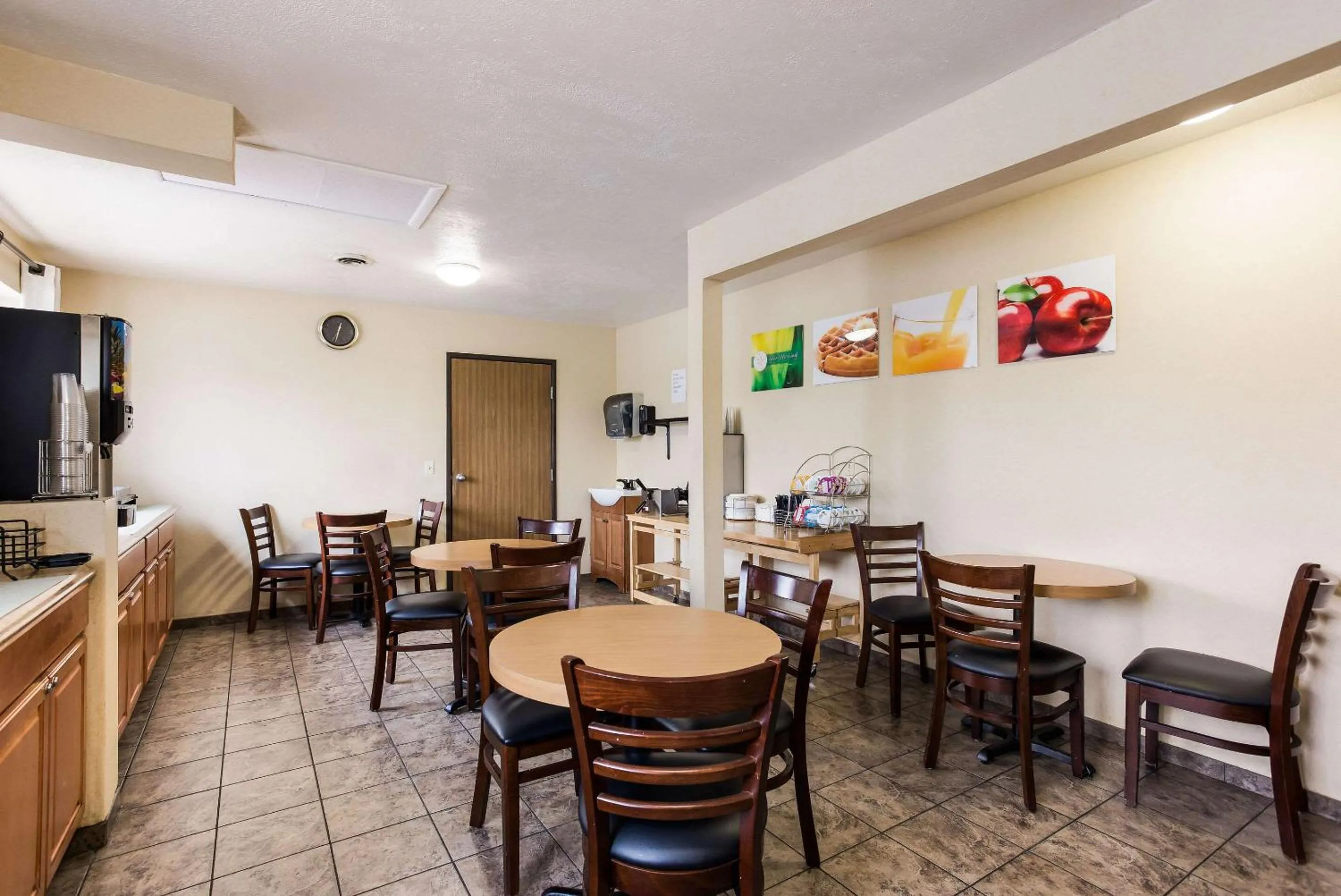 Restaurant/places to eat in Quality Inn Airport