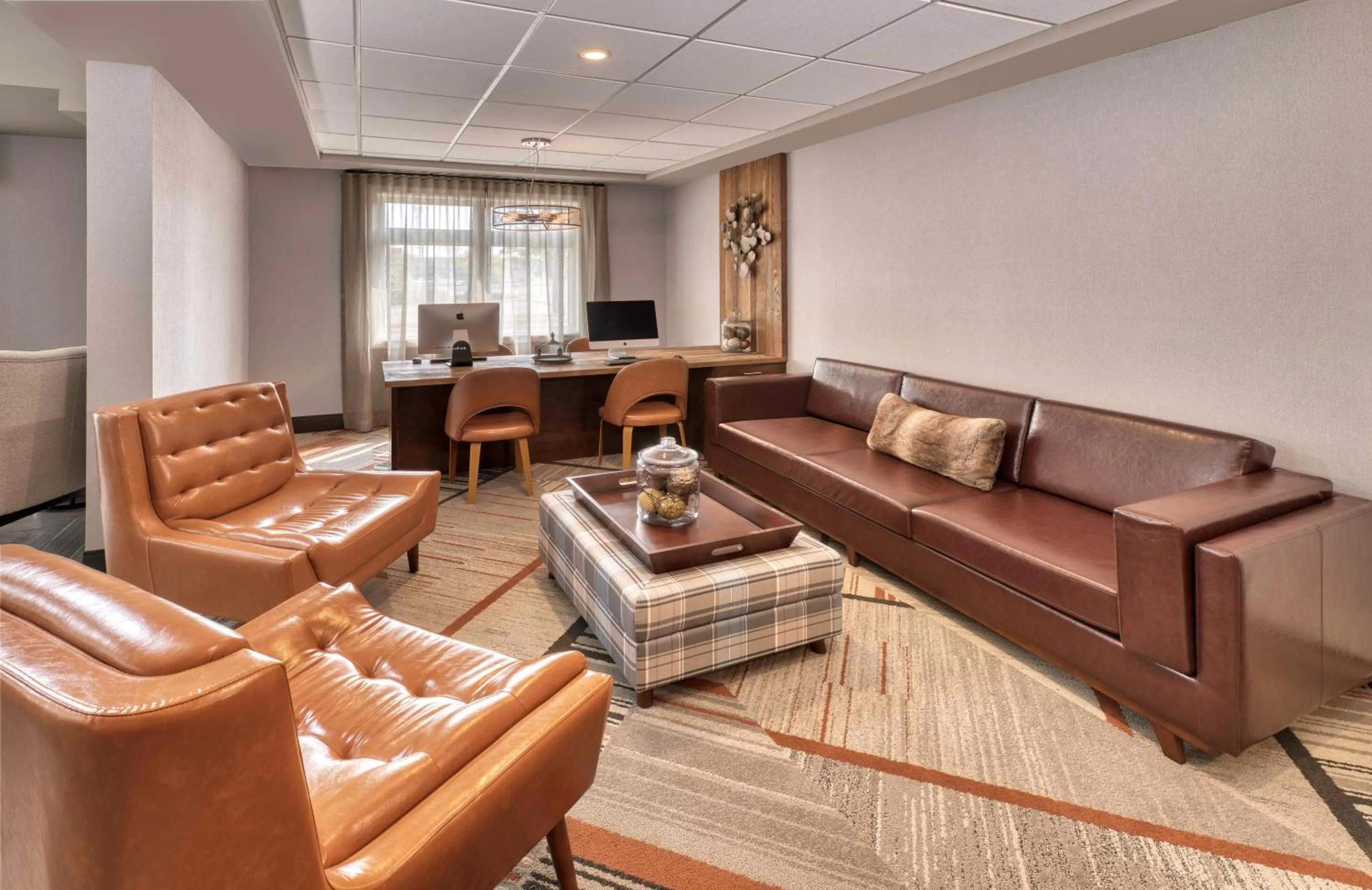 Property building in Four Points by Sheraton Barrie