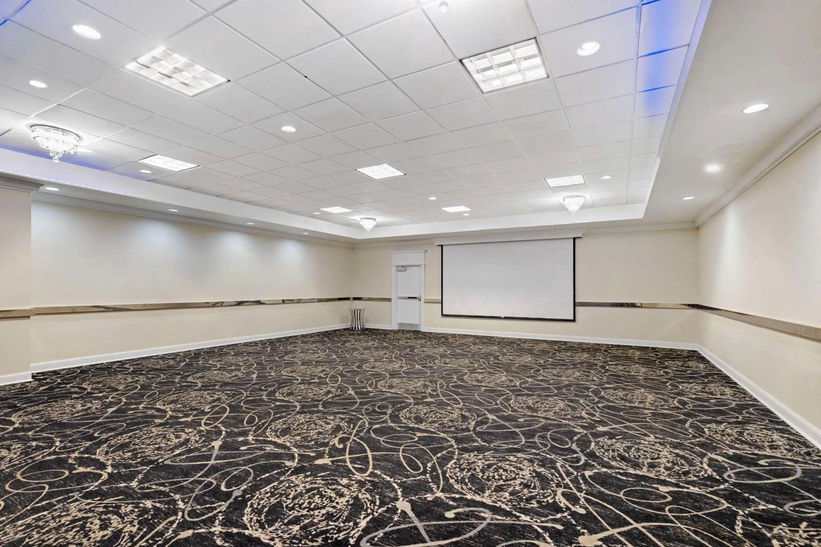 Meeting/conference room in Ramada by Wyndham Des Moines Airport