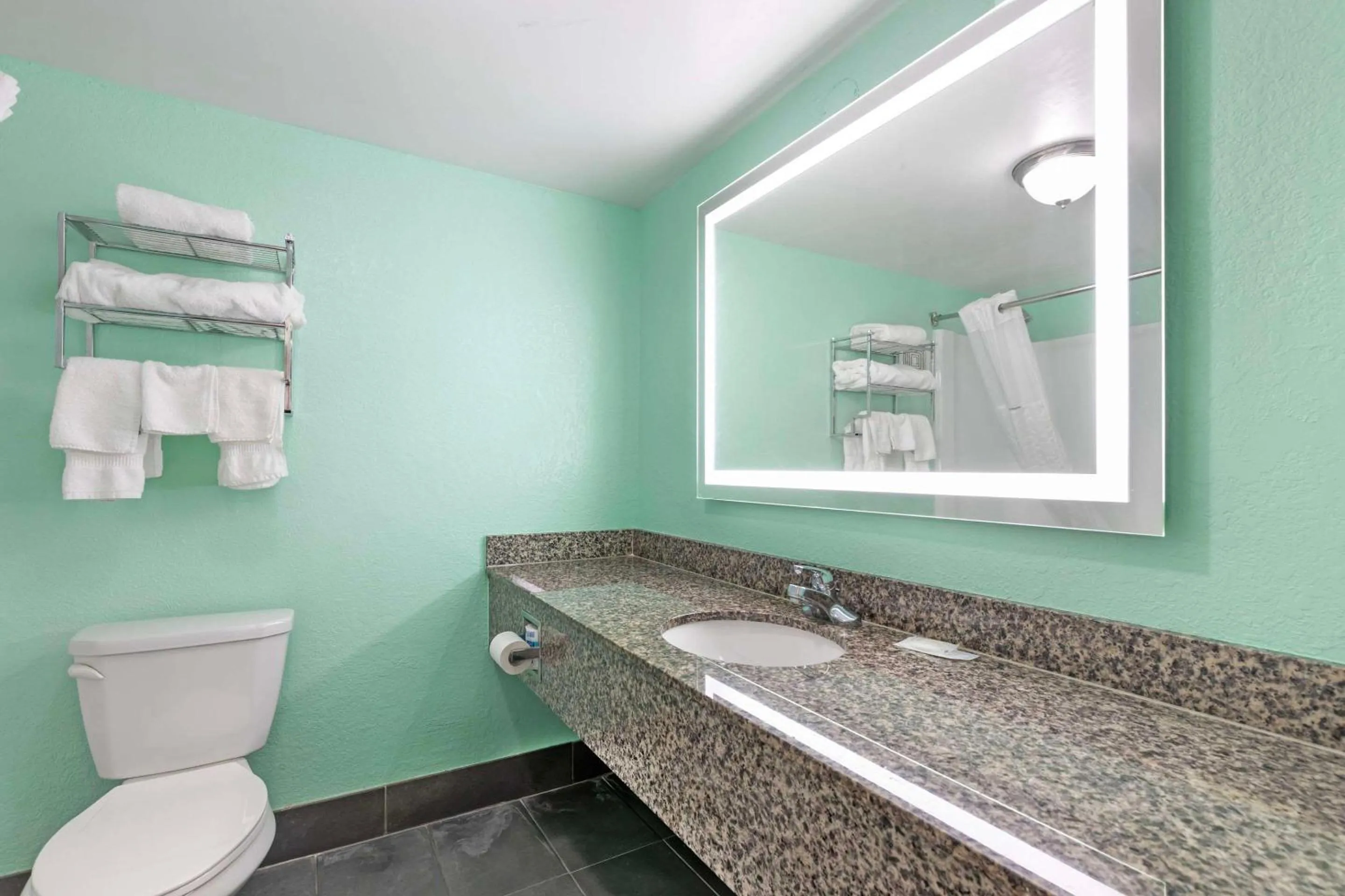 Bedroom in Ramada by Wyndham Des Moines Airport