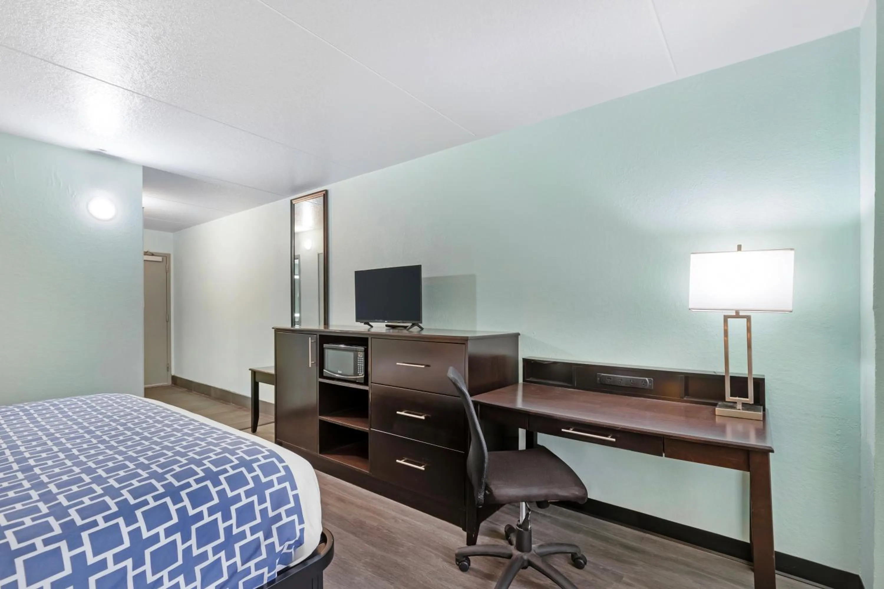 Bed in Ramada by Wyndham Des Moines Airport