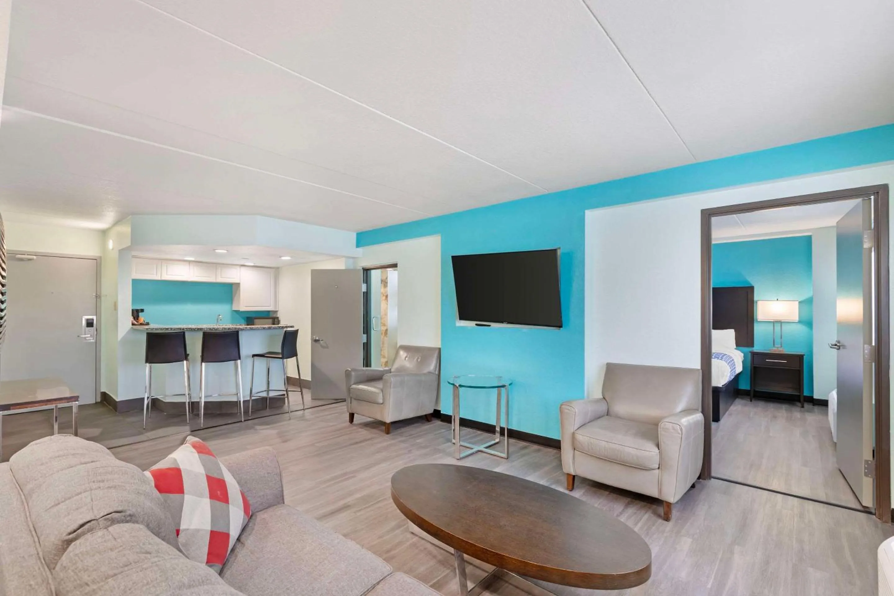 Bedroom in Ramada by Wyndham Des Moines Airport