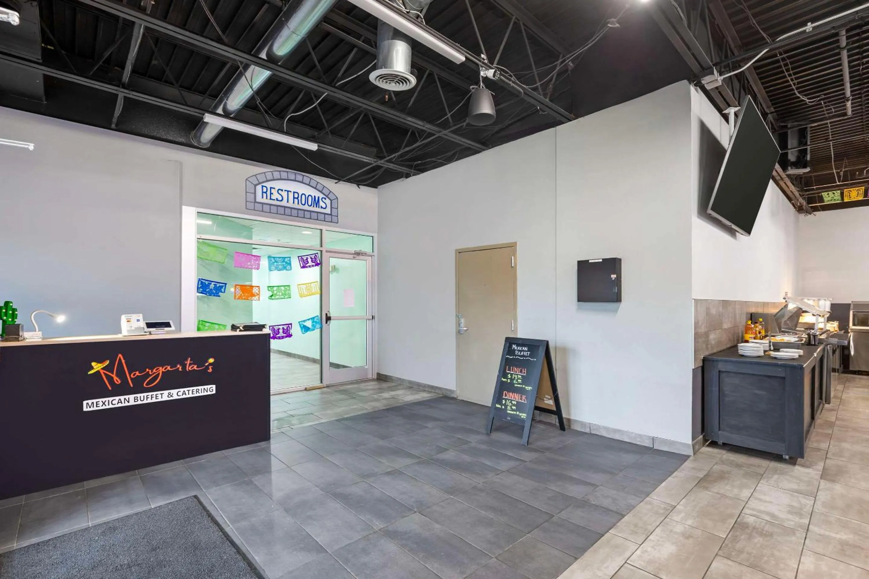 Restaurant/places to eat in Ramada by Wyndham Des Moines Airport