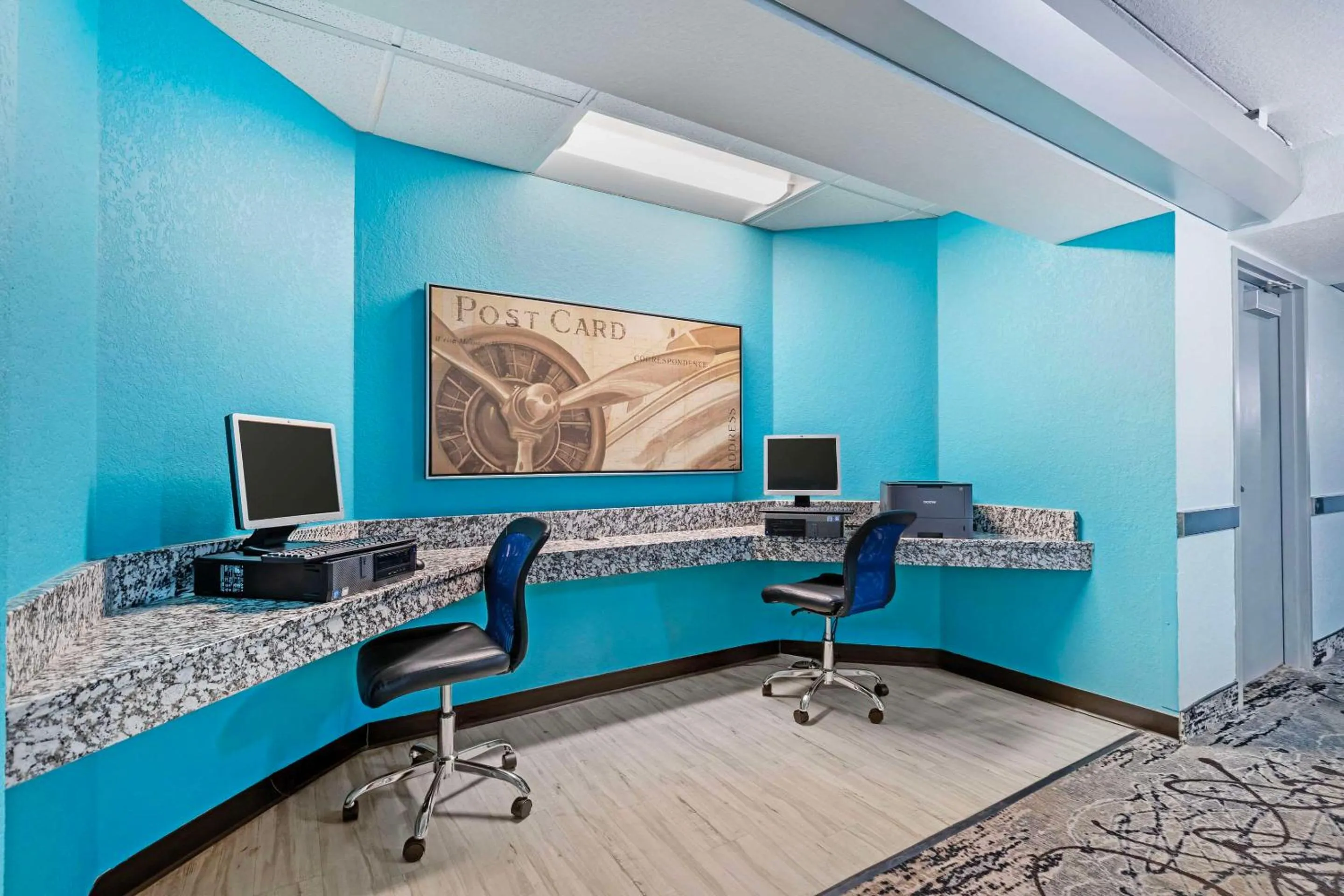 Business facilities in Ramada by Wyndham Des Moines Airport