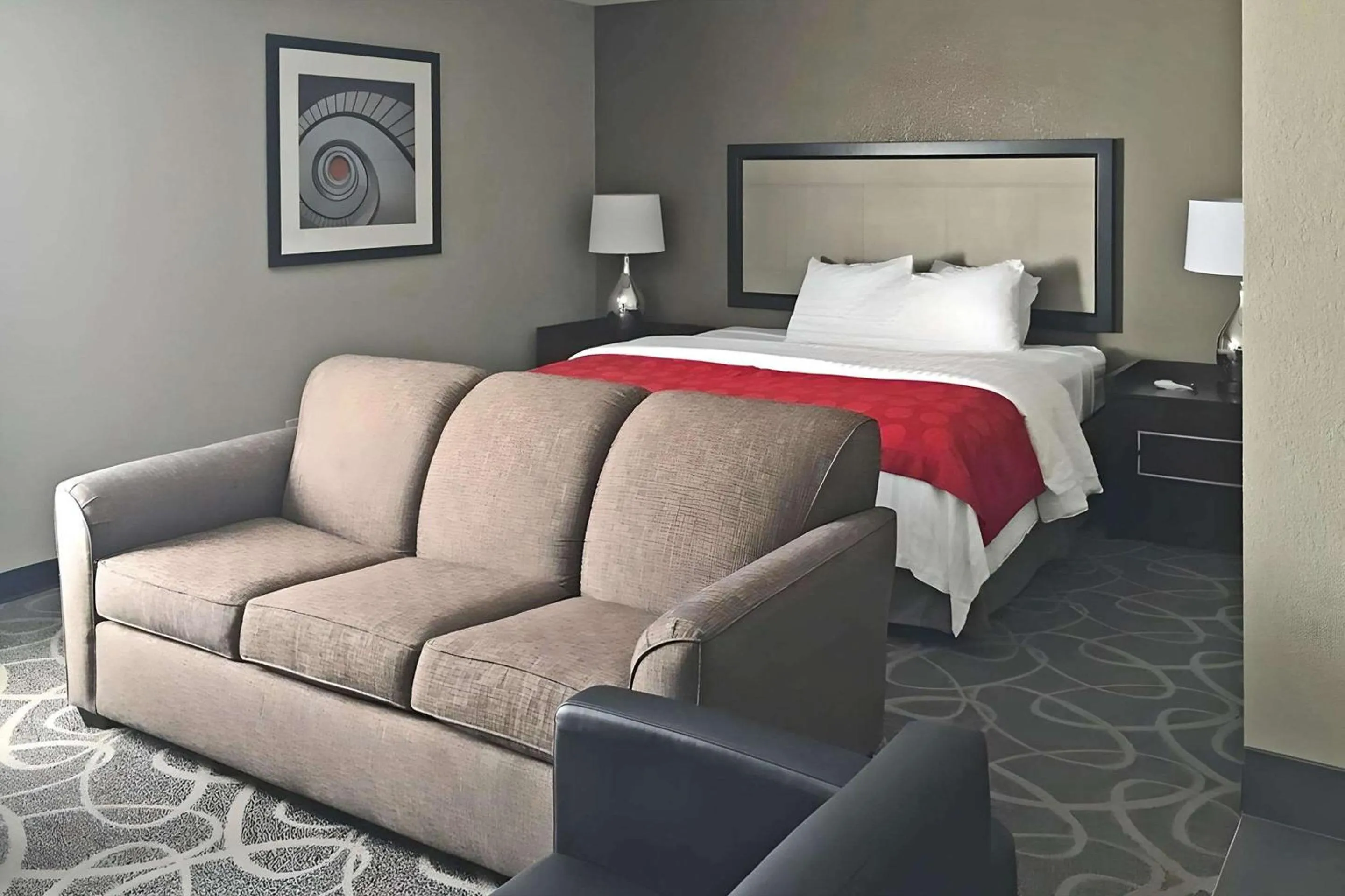 Bedroom, Bed in Ramada by Wyndham Des Moines Airport
