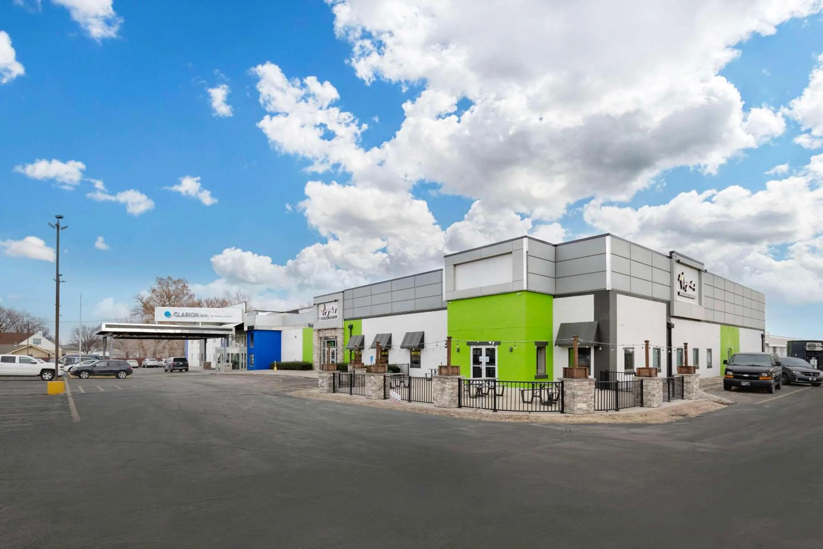 Property building in Ramada by Wyndham Des Moines Airport