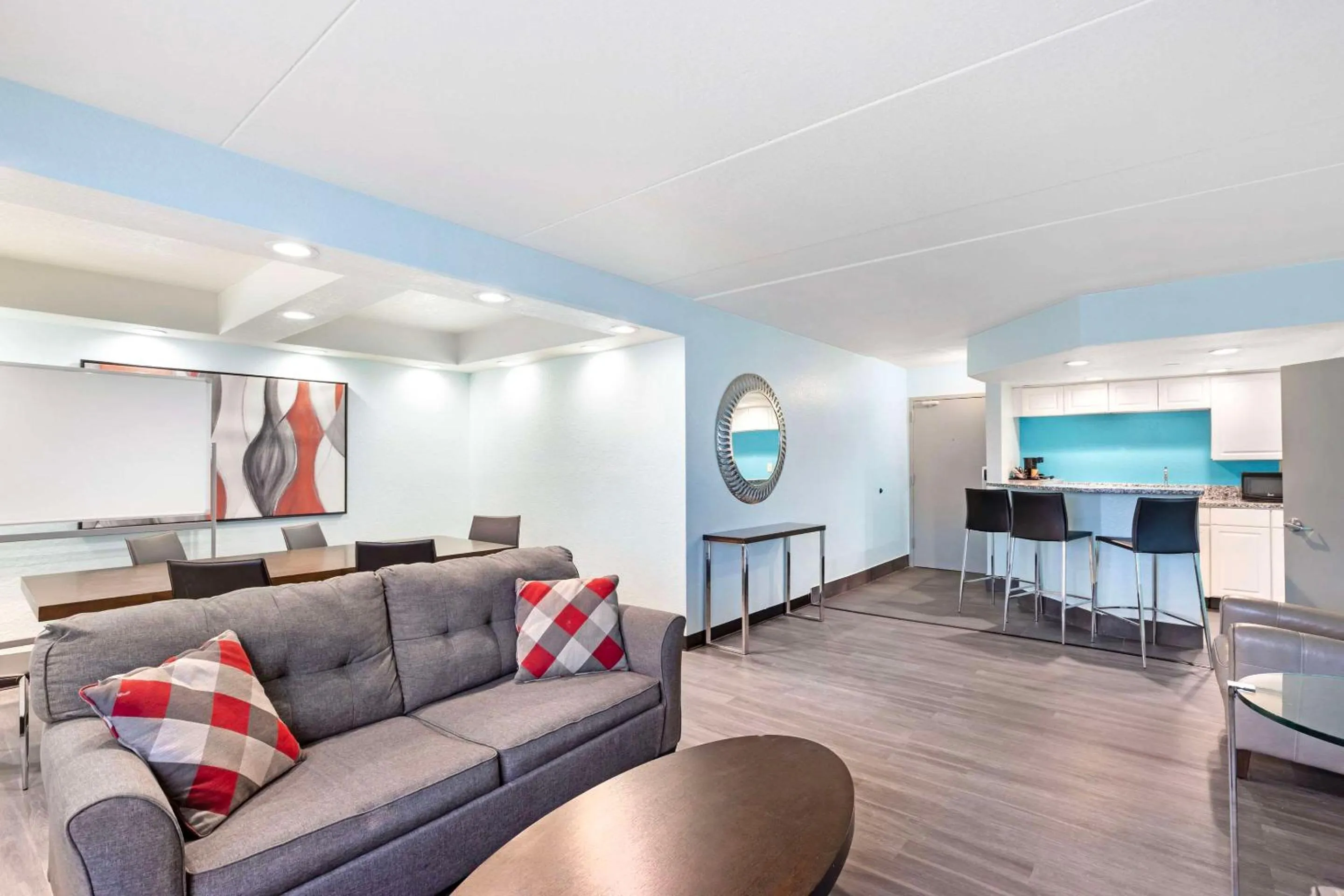 Bedroom in Ramada by Wyndham Des Moines Airport