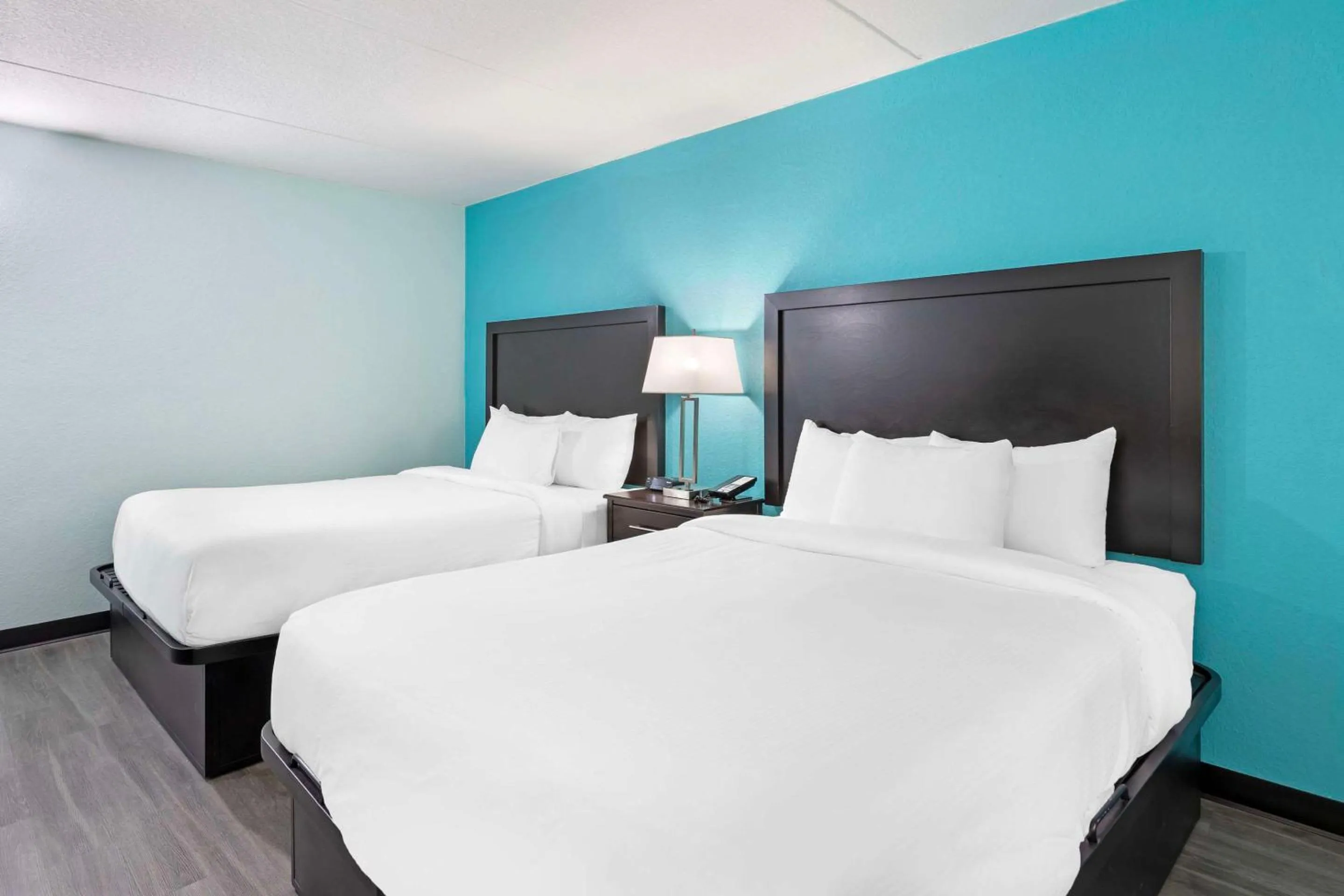 Bedroom, Bed in Ramada by Wyndham Des Moines Airport