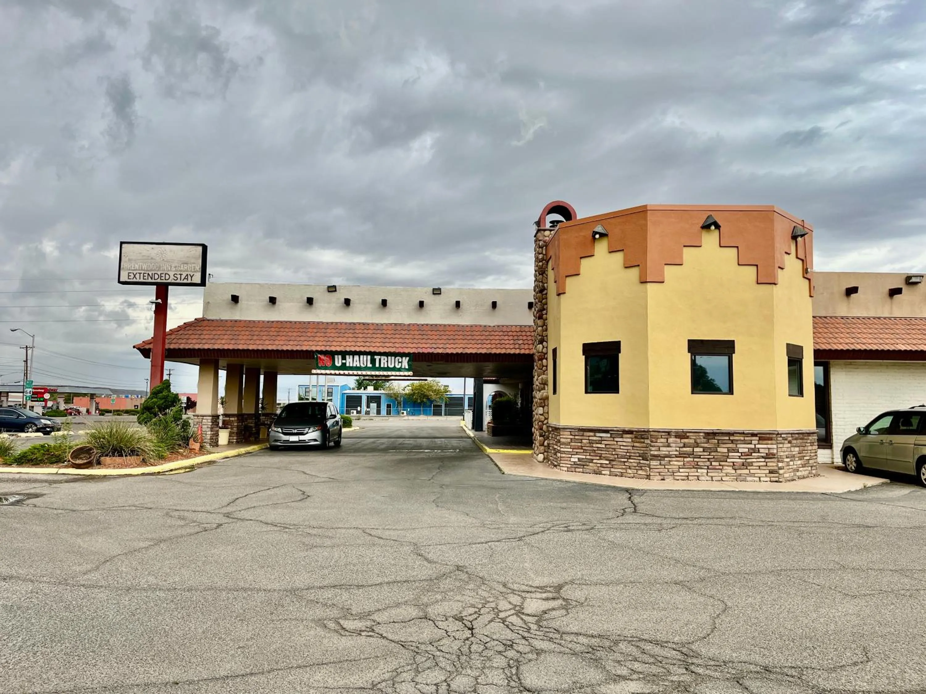 Brentwood Inn & Garden