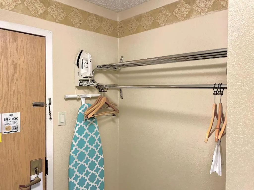 Brentwood Inn & Garden