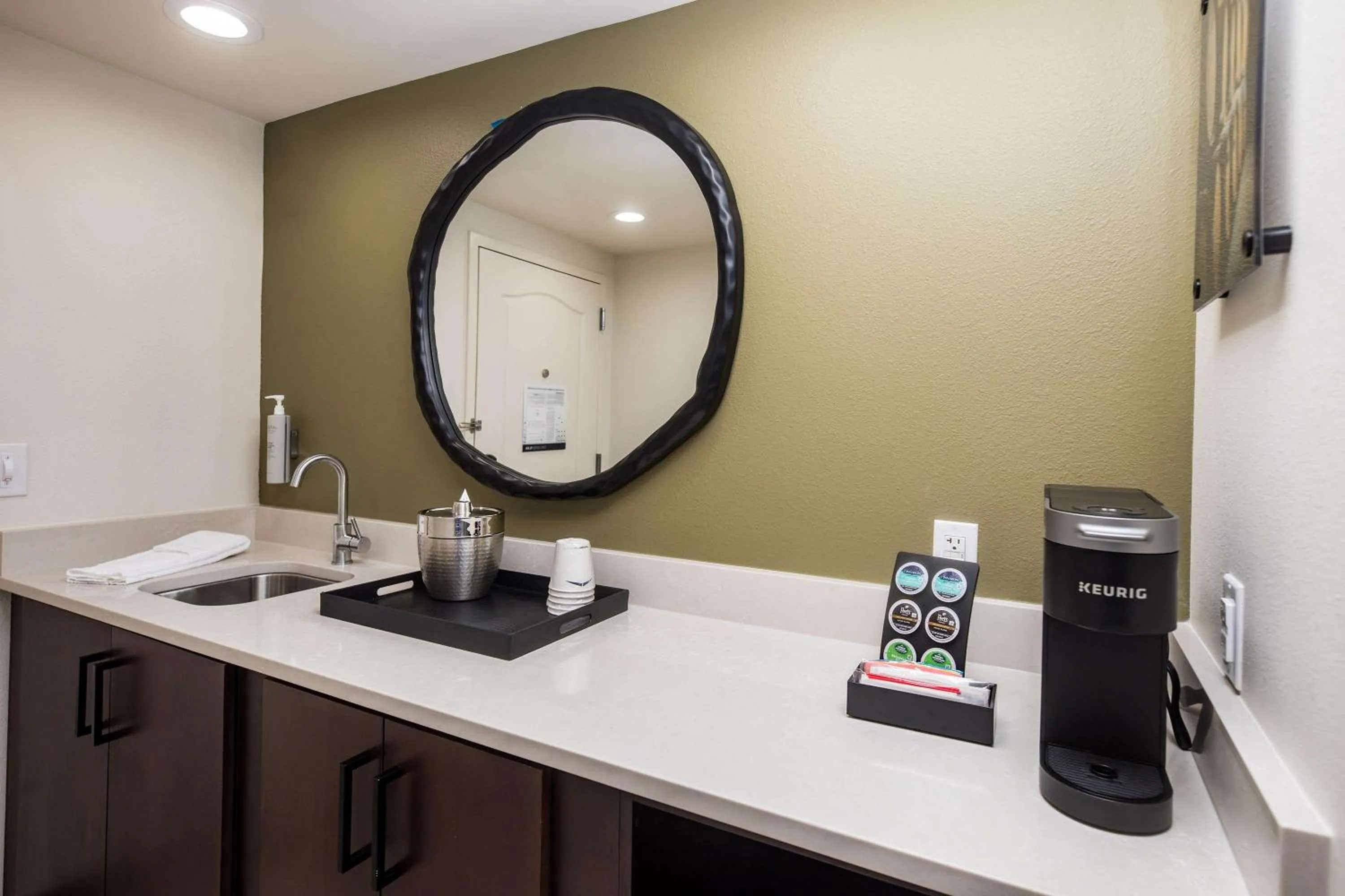 Photo of the whole room in Hampton Inn & Suites Dobson