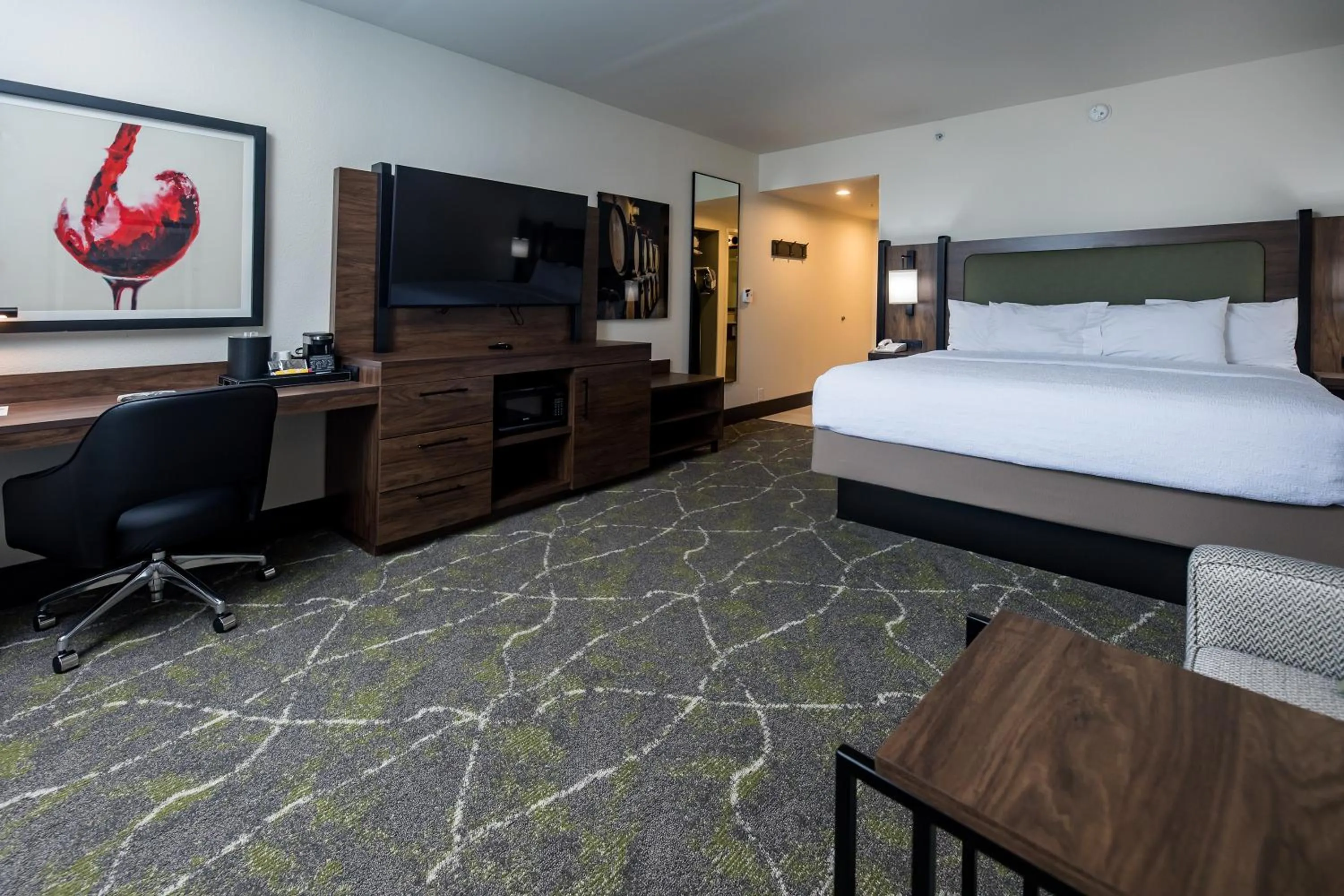 Bed in Hampton Inn & Suites Dobson