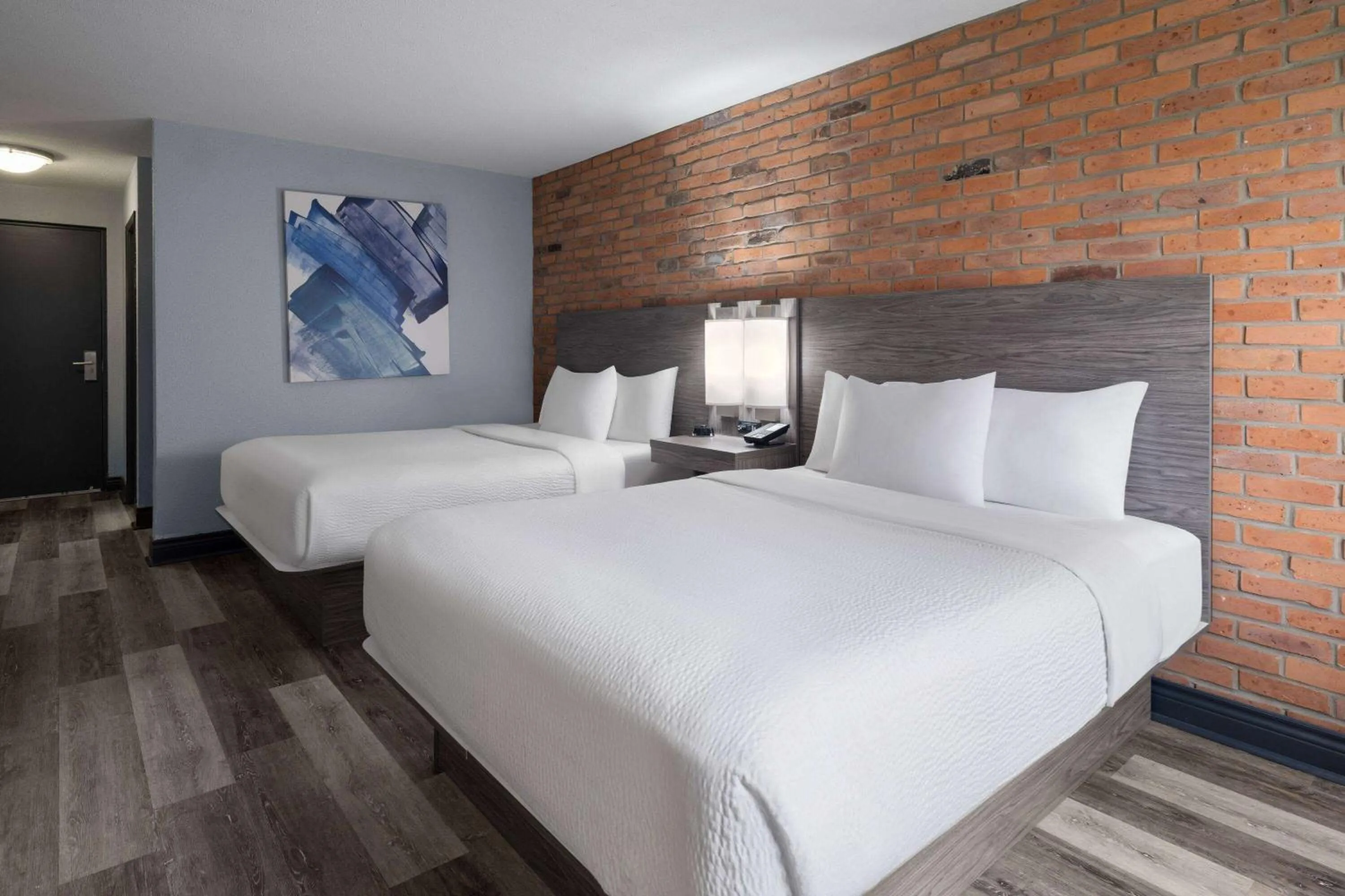 Photo of the whole room, Bed in Travelodge by Wyndham Barrie