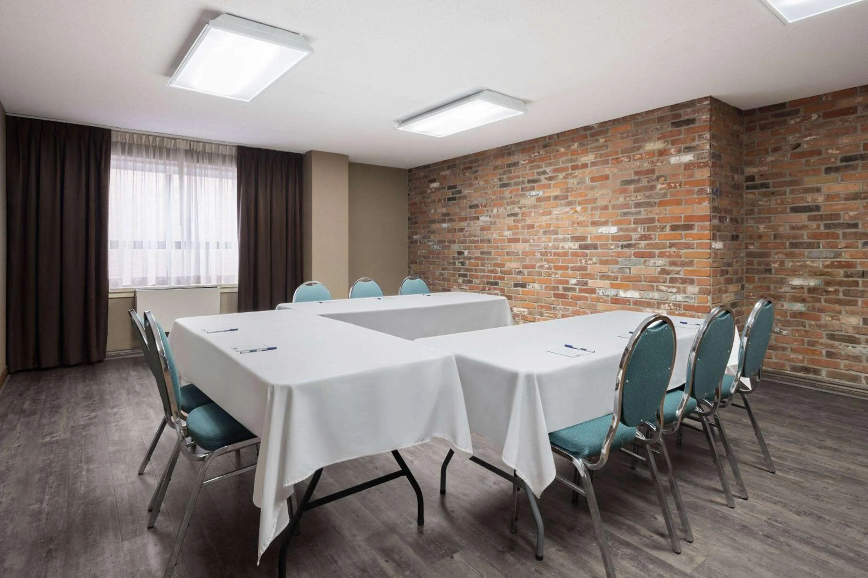 Meeting/conference room in Travelodge by Wyndham Barrie
