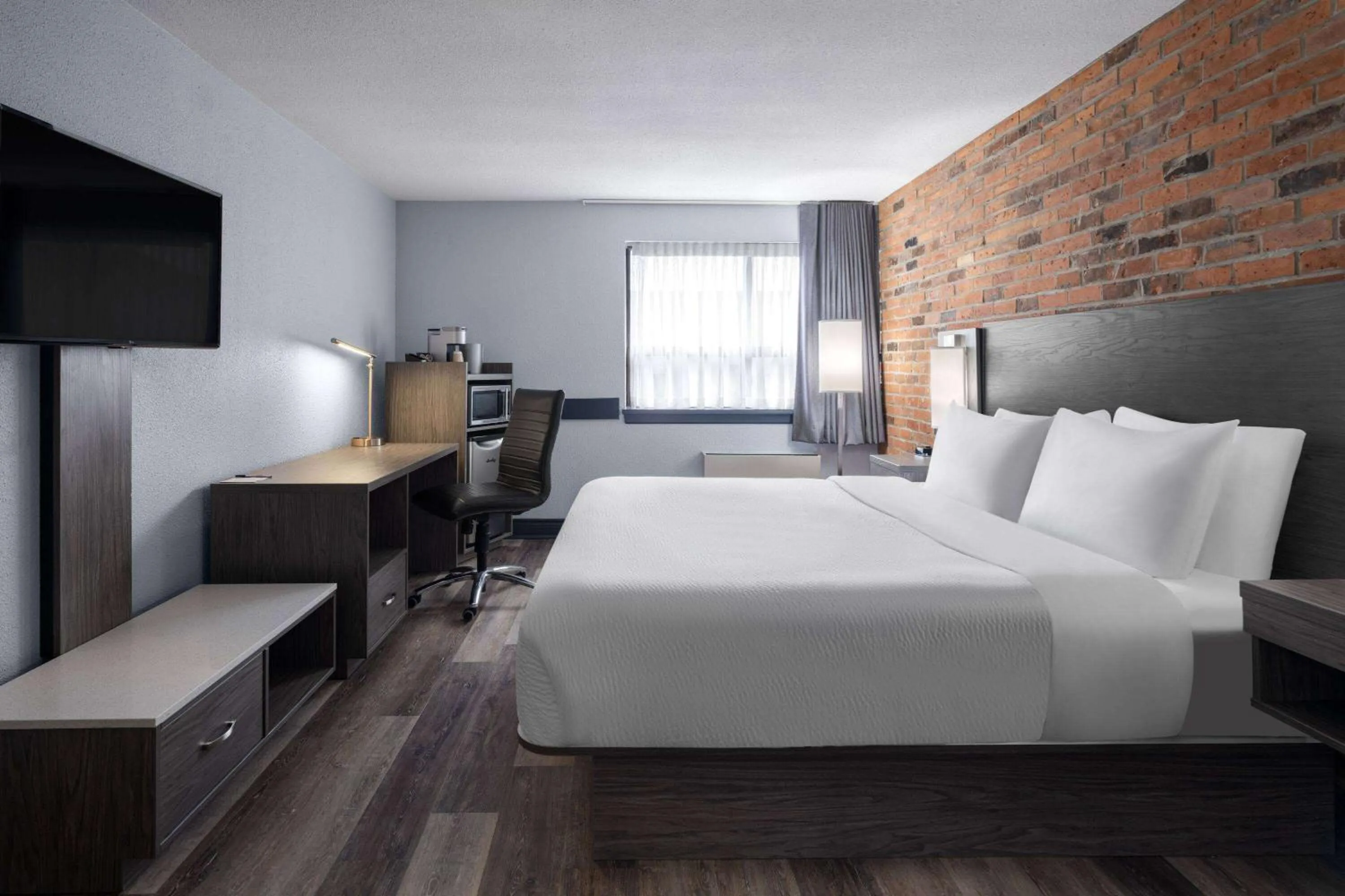 Photo of the whole room, Bed in Travelodge by Wyndham Barrie