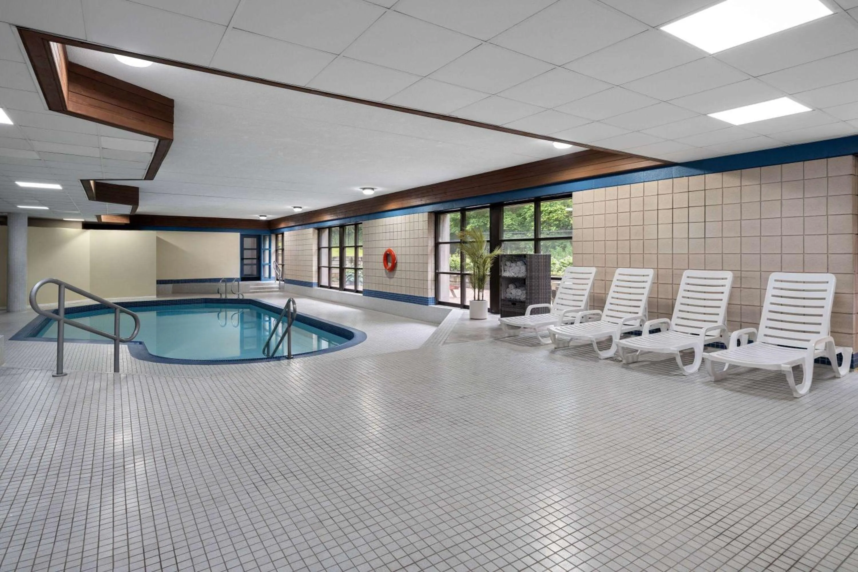 Swimming pool in Travelodge by Wyndham Barrie