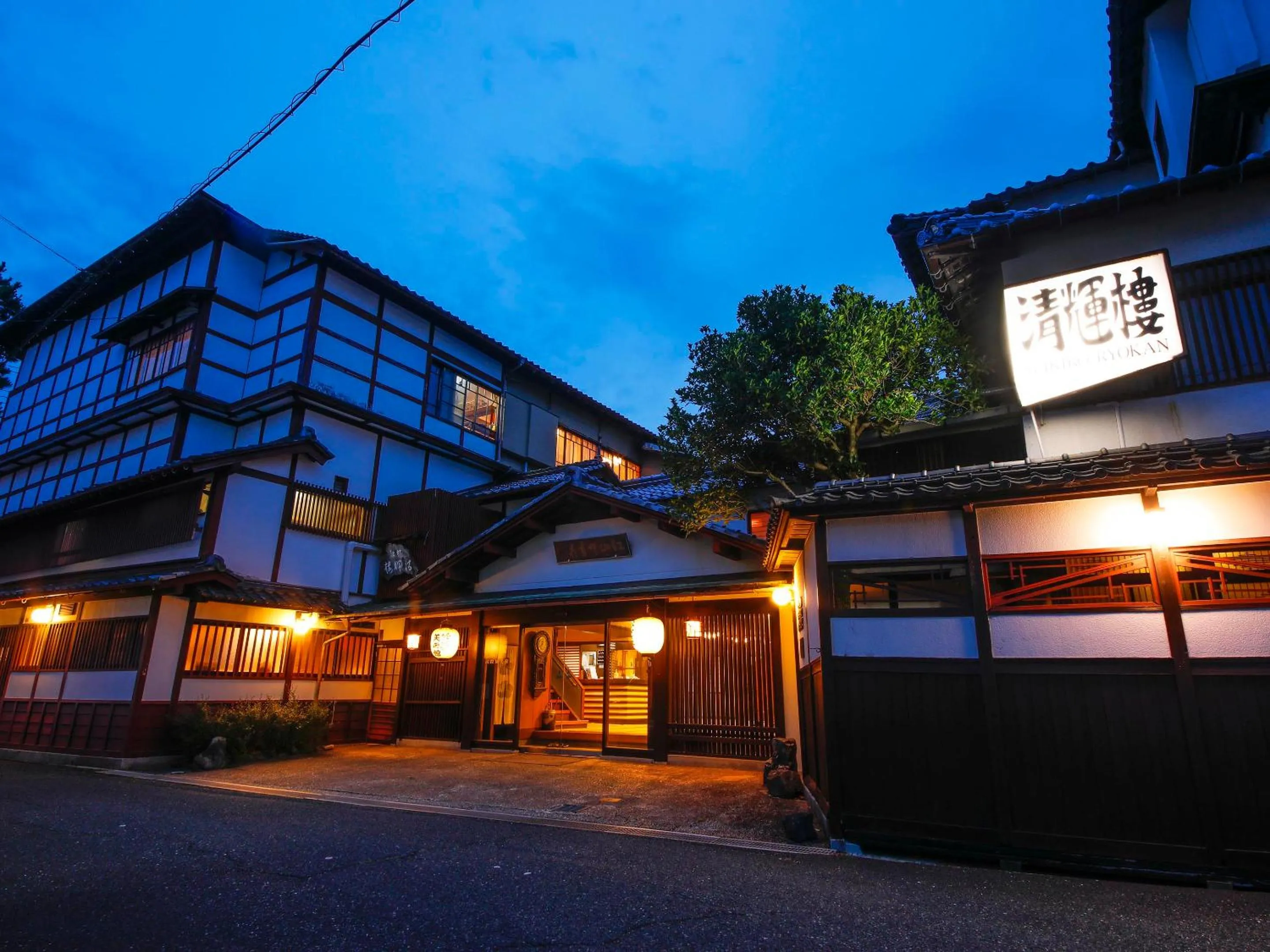 Property building in Seikiro Ryokan Historical Museum Hotel