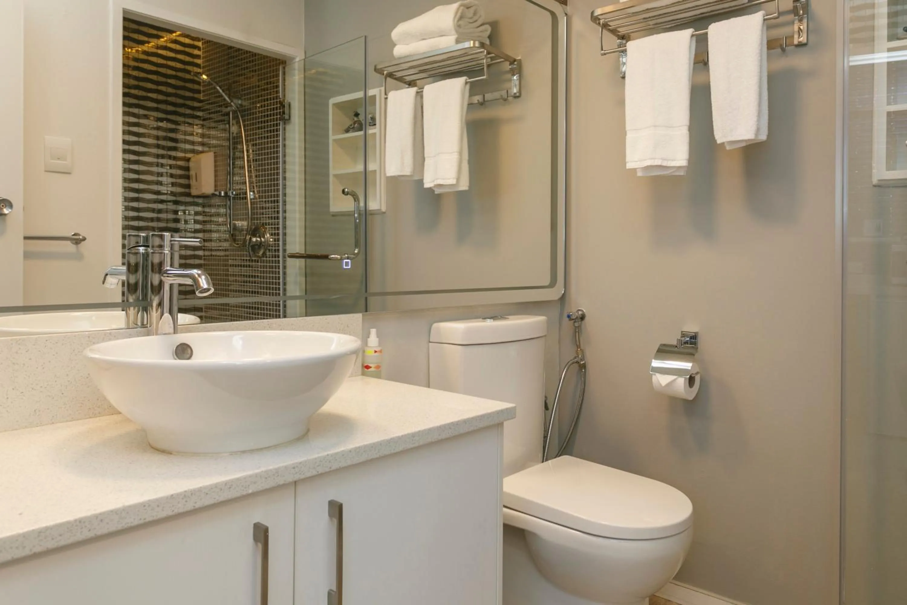 Toilet, Bathroom in VU Thermal Lodge