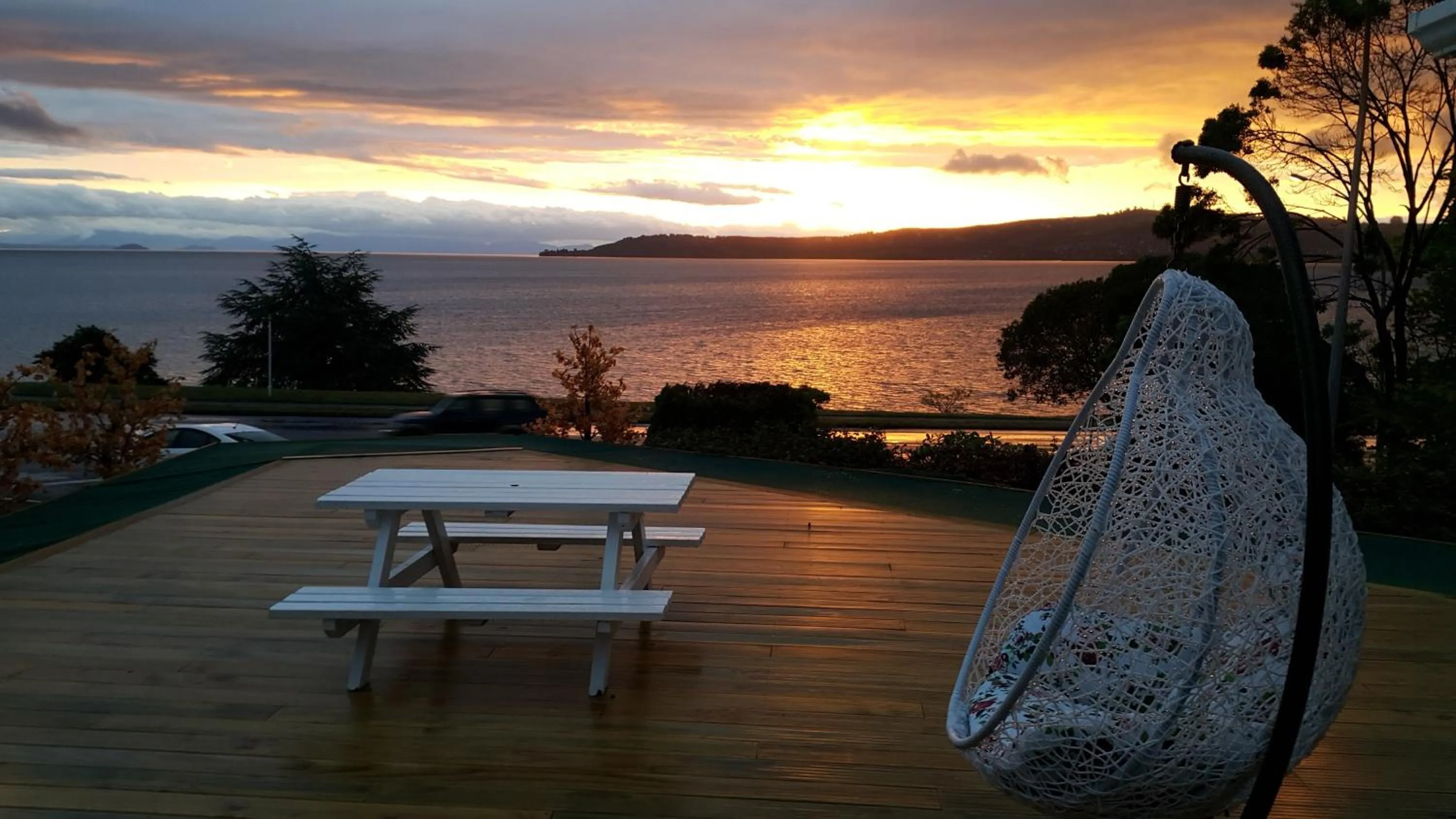 Summer, Sunrise/Sunset in VU Thermal Lodge