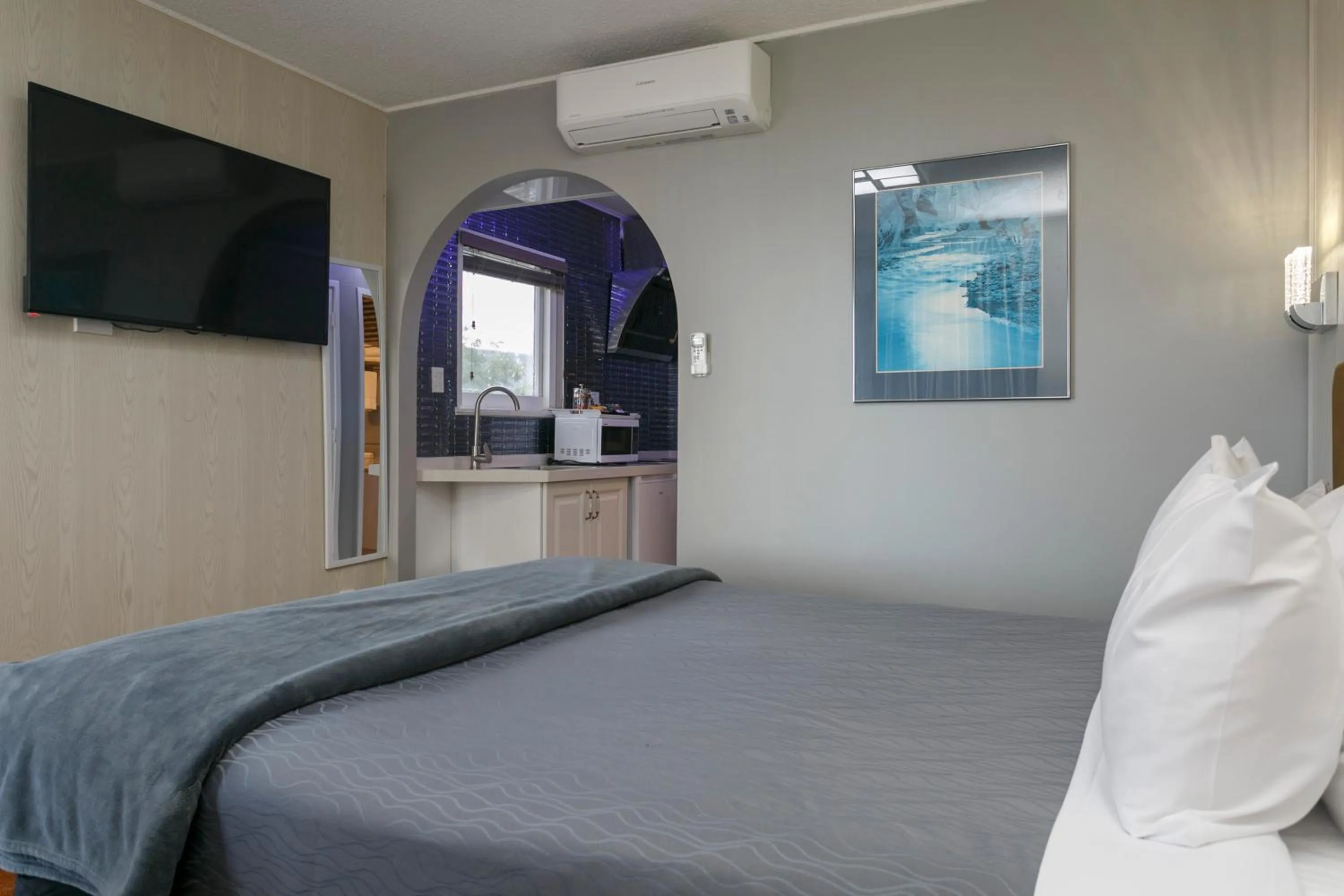 Bed in VU Thermal Lodge