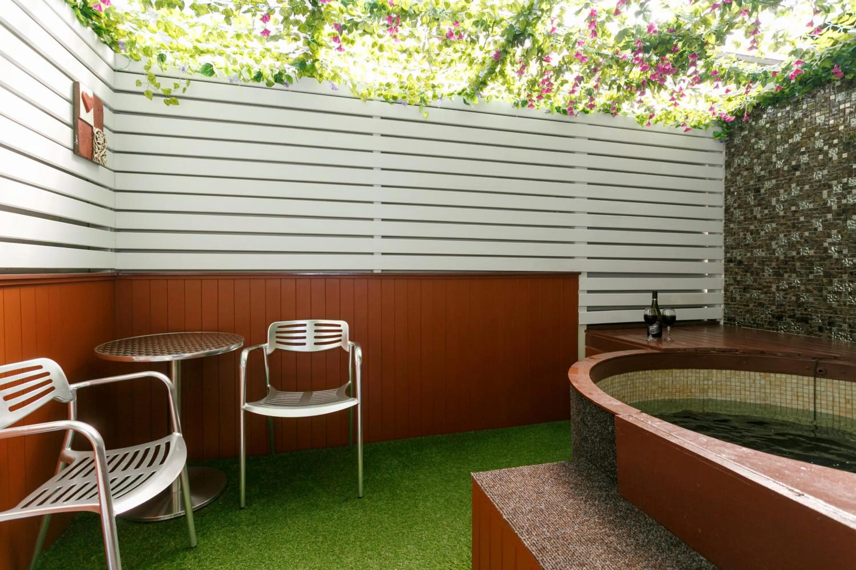 Seating area in VU Thermal Lodge