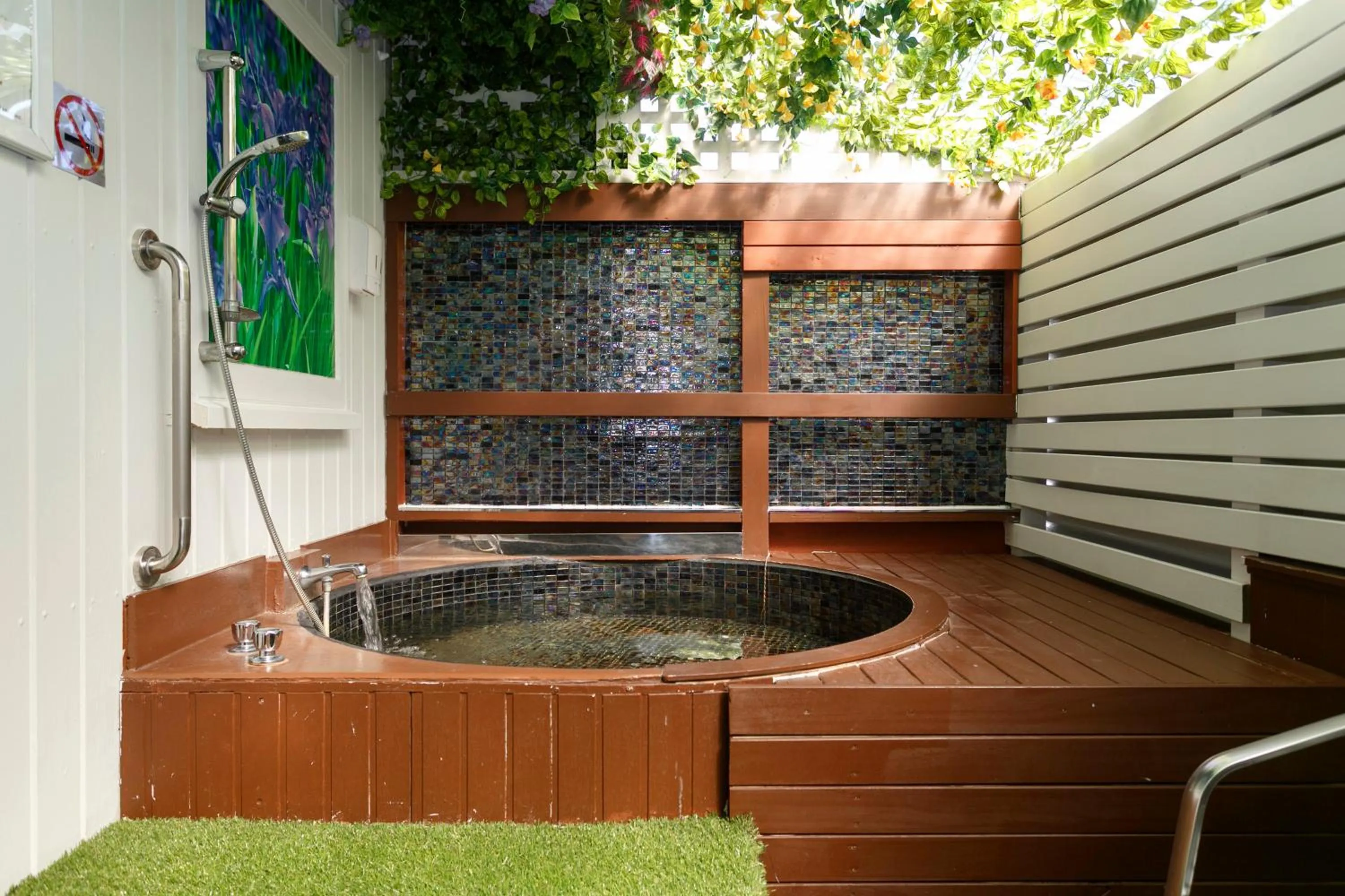 Bath in VU Thermal Lodge