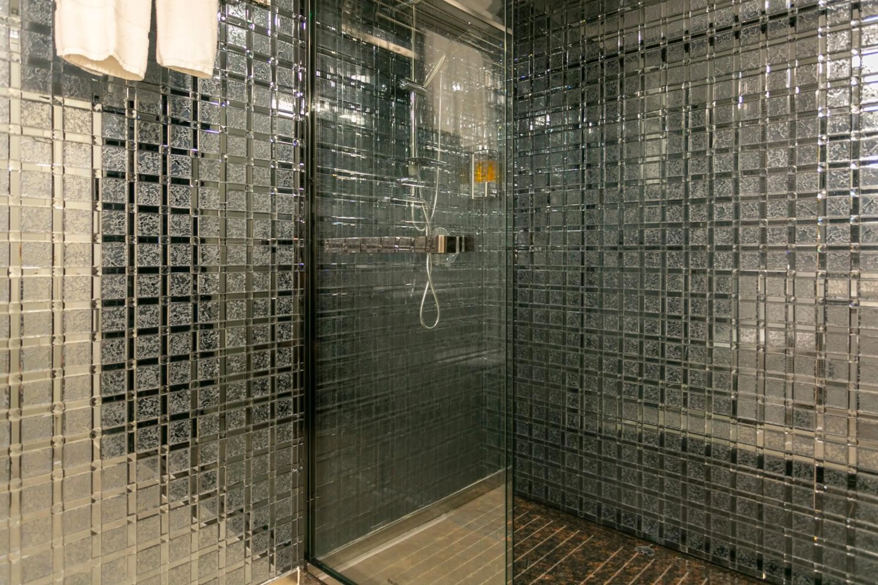 Bathroom in VU Thermal Lodge