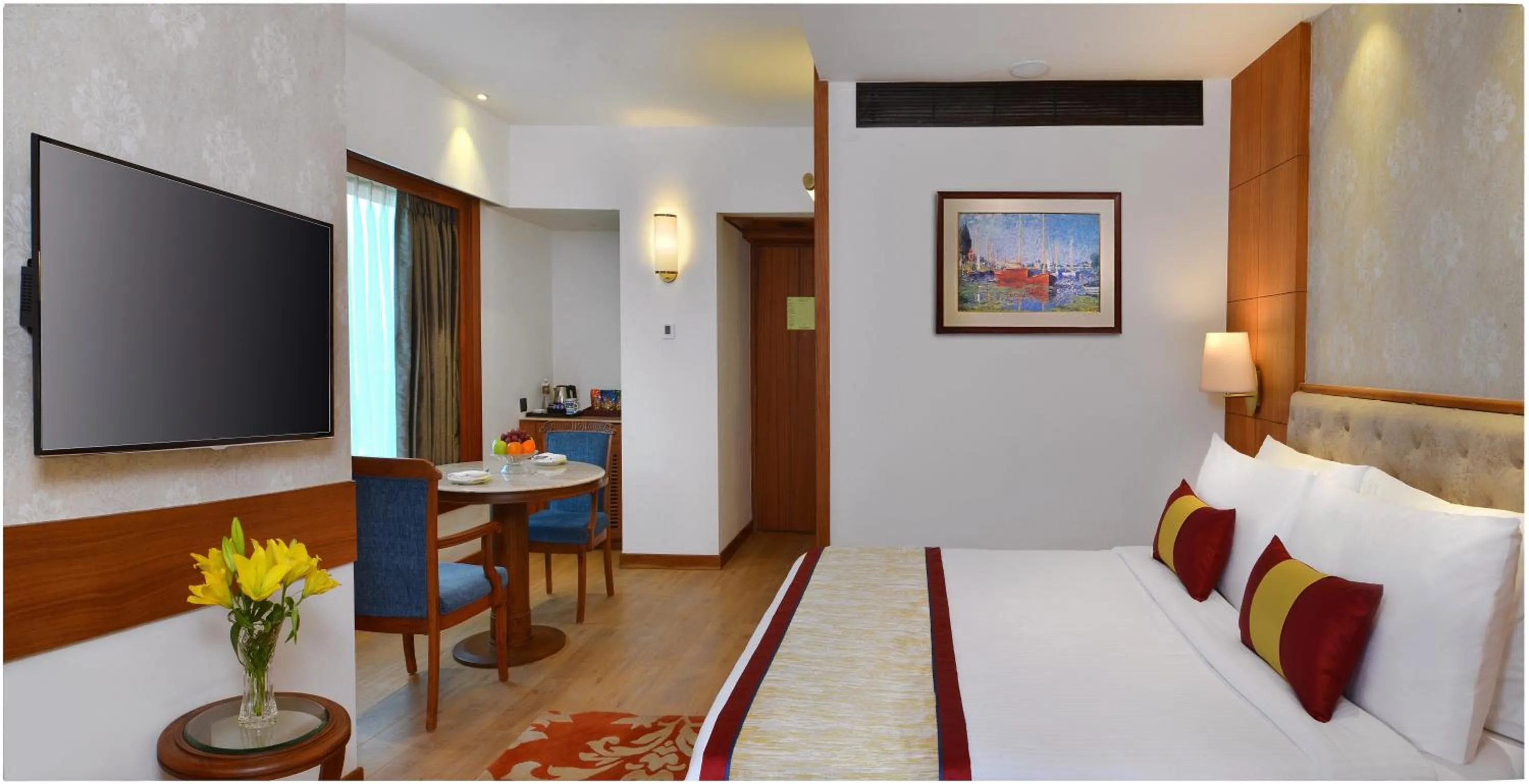 TV and multimedia, Bed in Fortune Landmark, Ahmedabad - Member ITC Hotels' Group