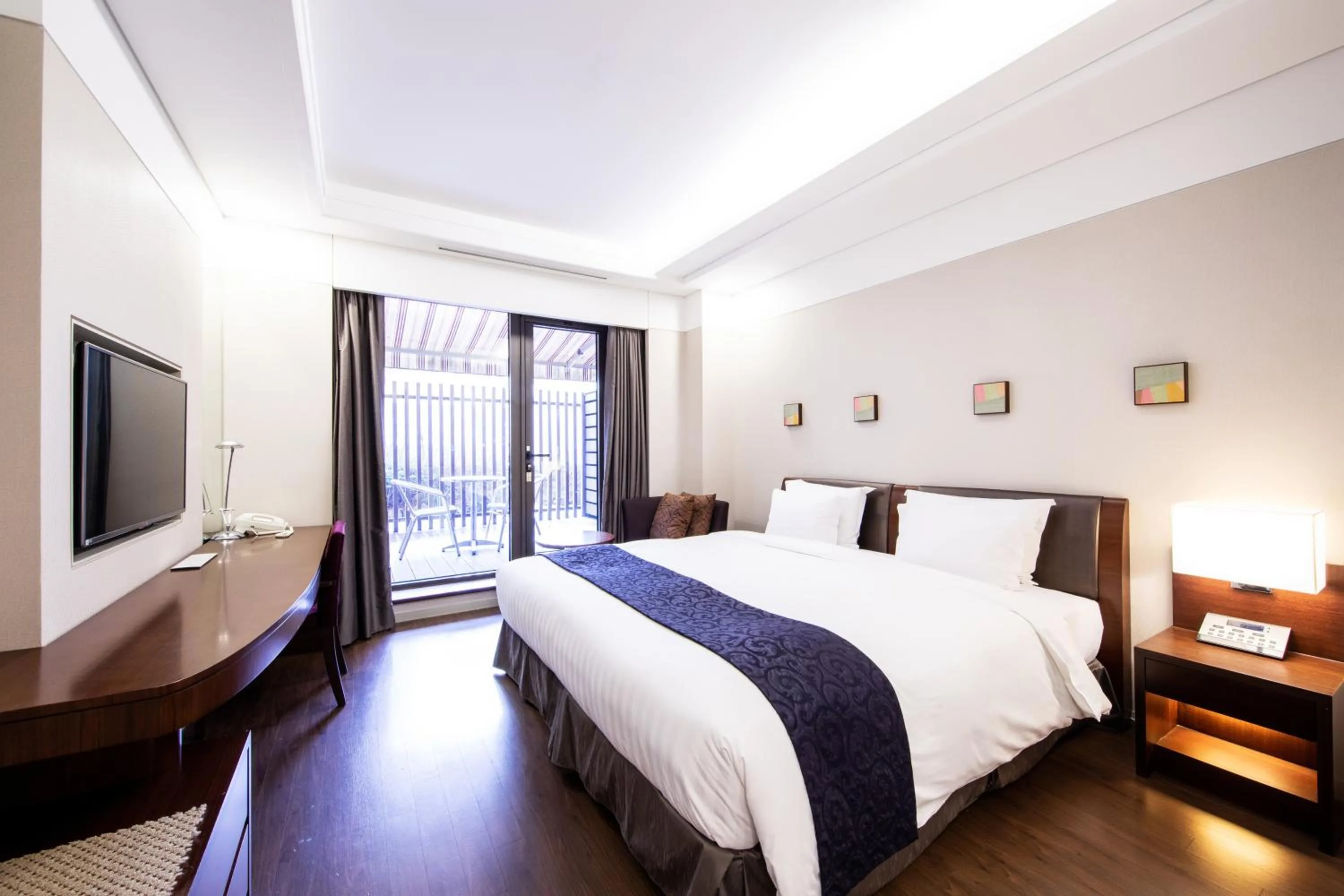 Bed in Seoul Garden Hotel