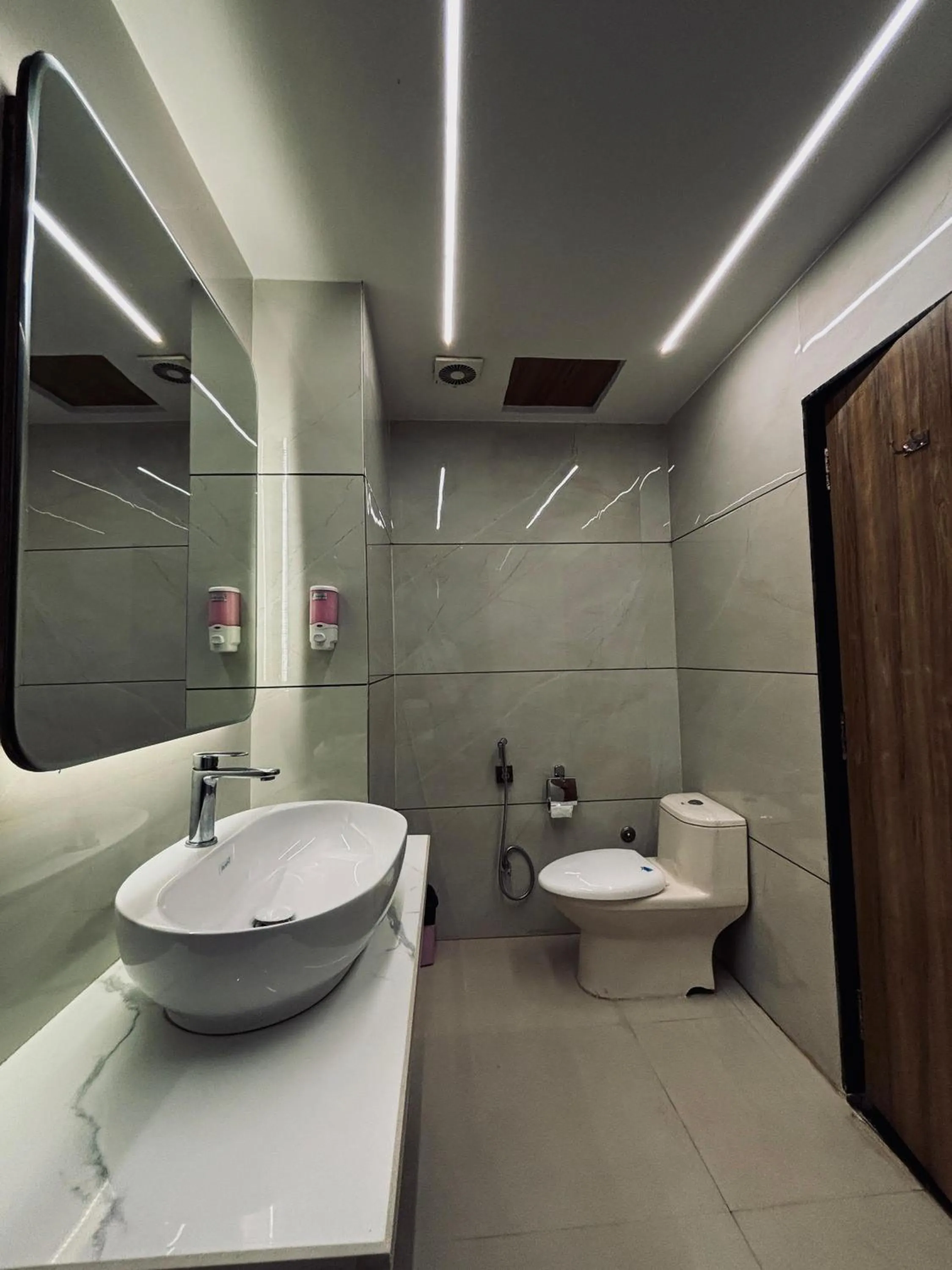 Toilet in Taj Inn Hotel