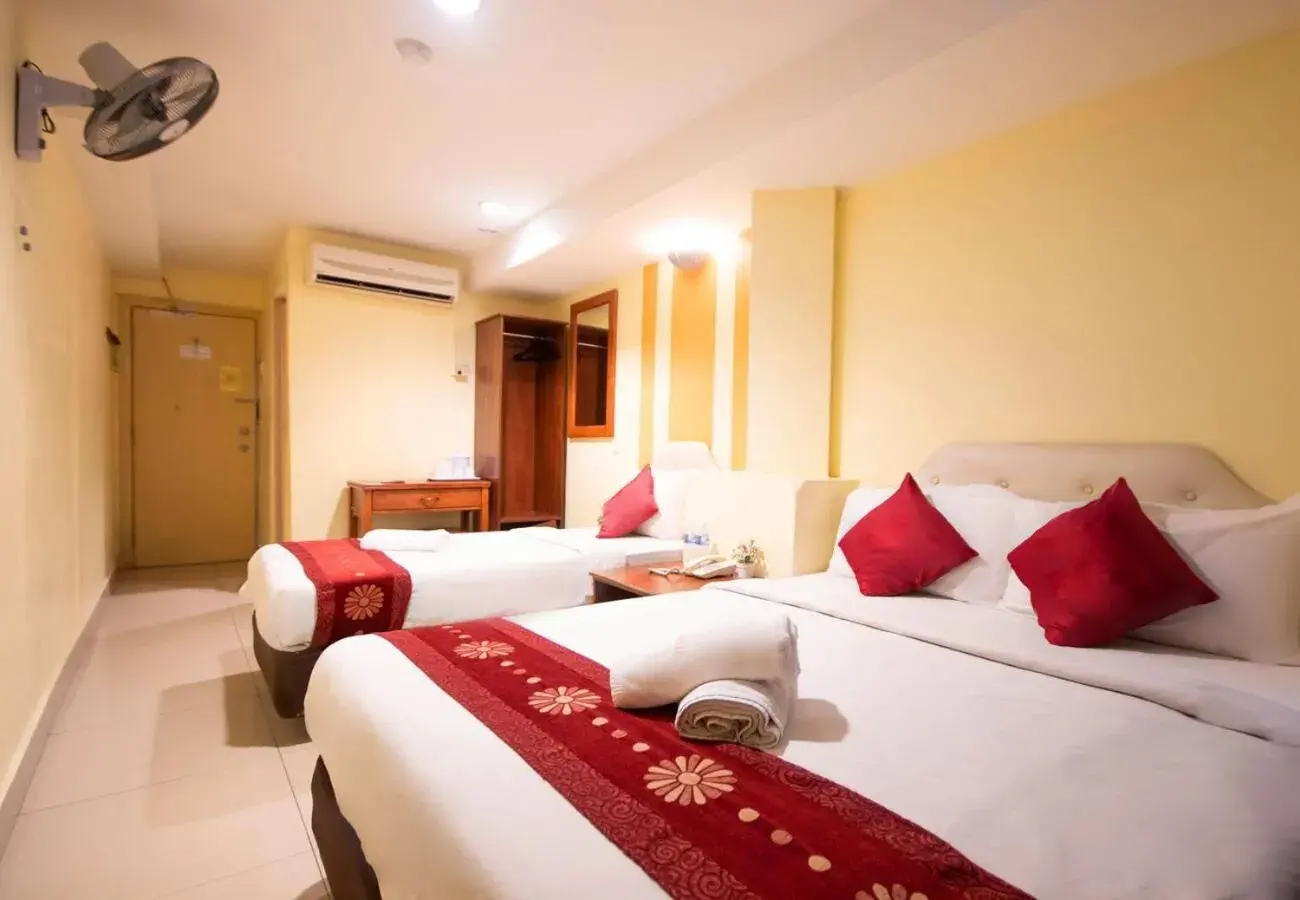 Family3 With Window in Sun Inns Hotel Kota Damansara Near Hospital Sungai Buloh Family3 With Window in Sun Inns Hotel Kota Damansara Near Hospital Sungai Buloh