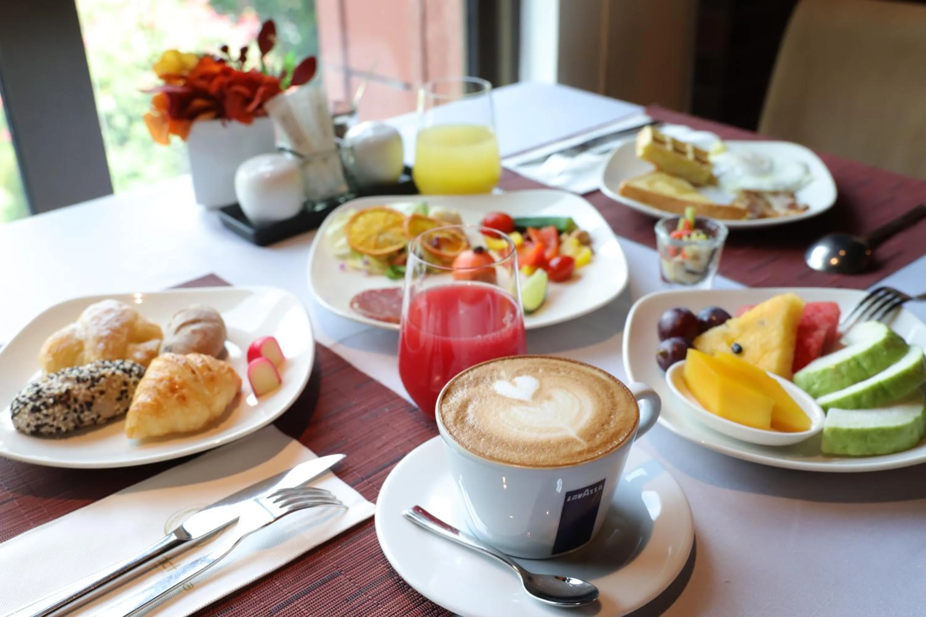 Breakfast in Grand Victoria Hotel