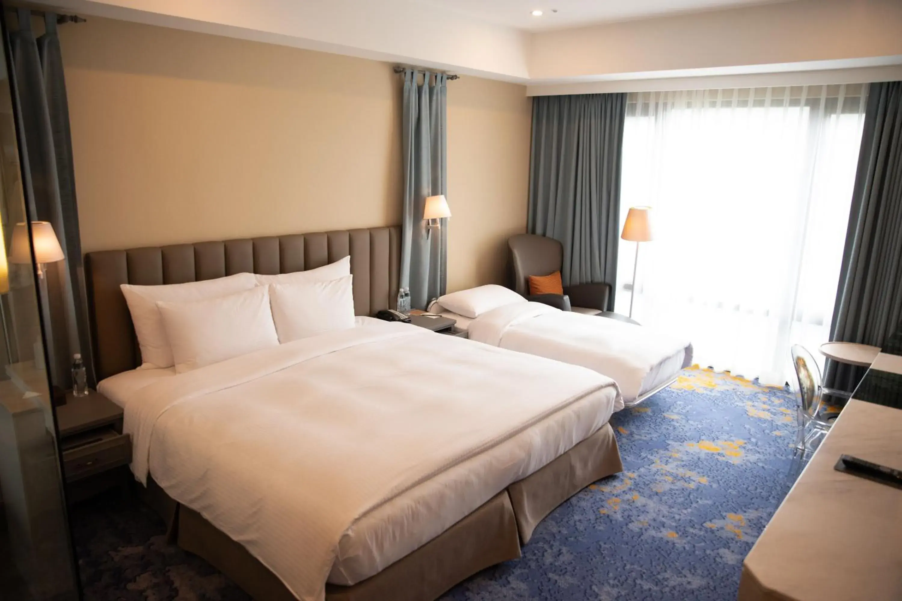 Deluxe Double Room with Extra Bed in Grand Victoria Hotel Deluxe Double Room with Extra Bed in Grand Victoria Hotel
