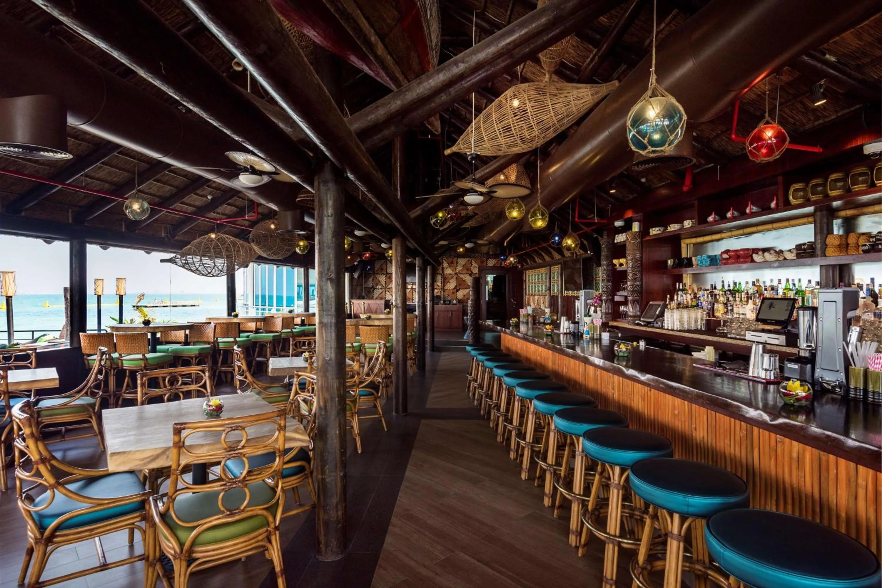 Lounge or bar in Hilton Doha