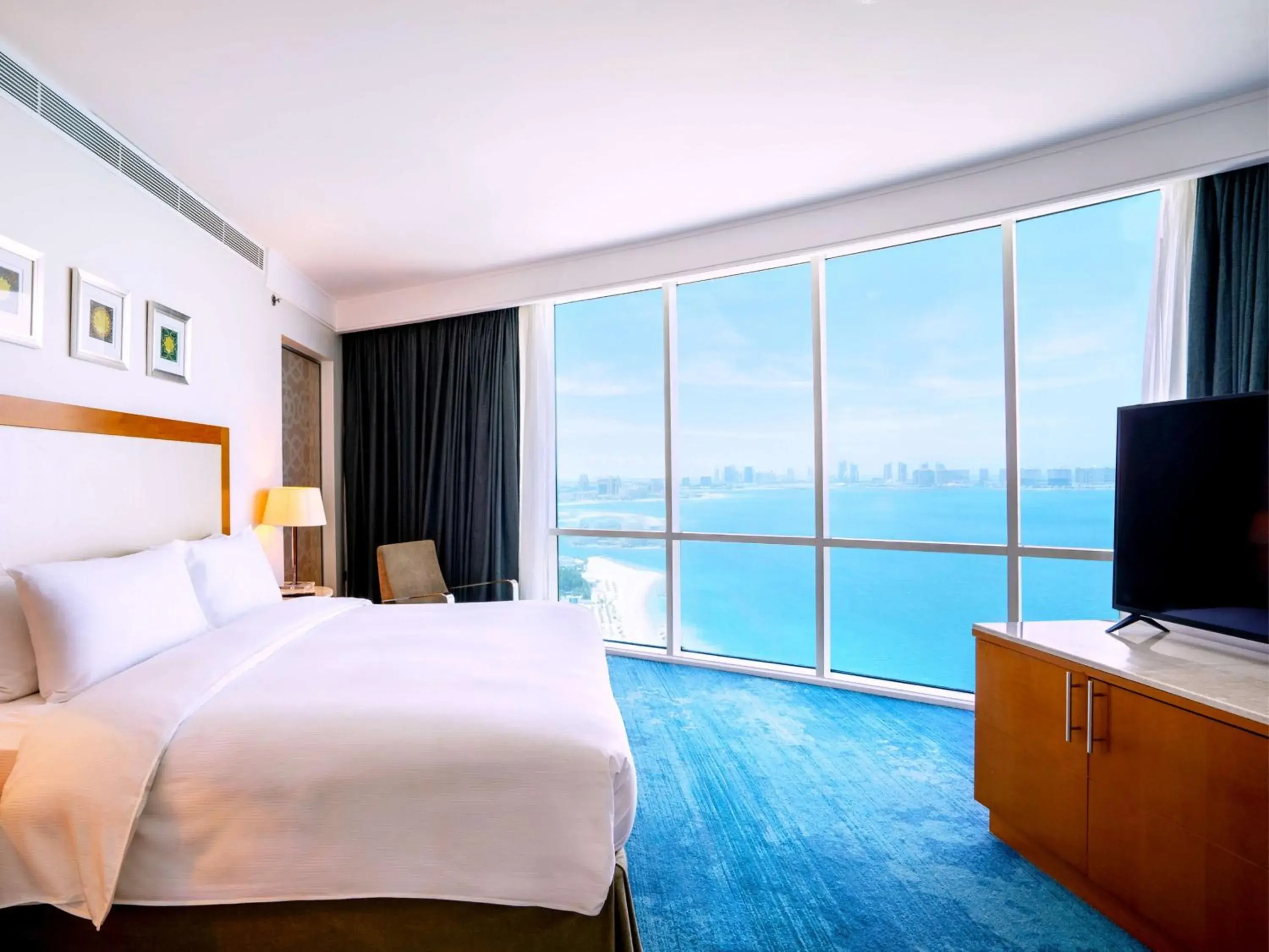 Panoramic Suite with Sea View in Hilton Doha Panoramic Suite with Sea View in Hilton Doha