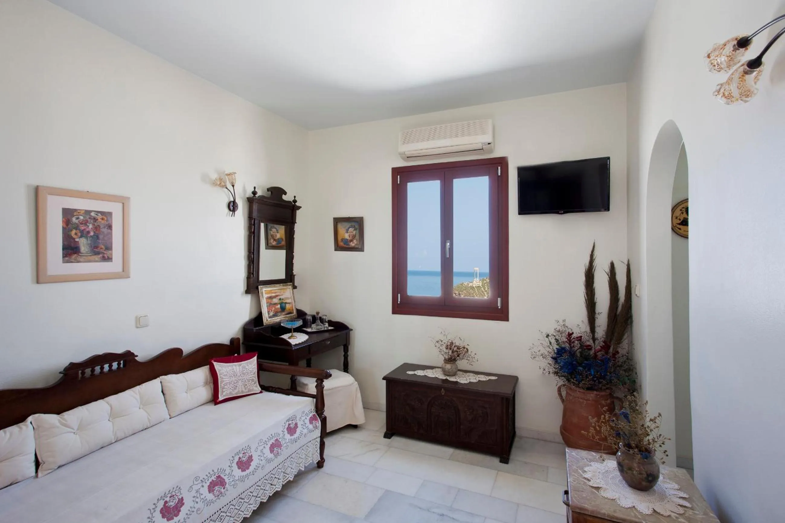 Seating area, Bed in Chateau Zevgoli