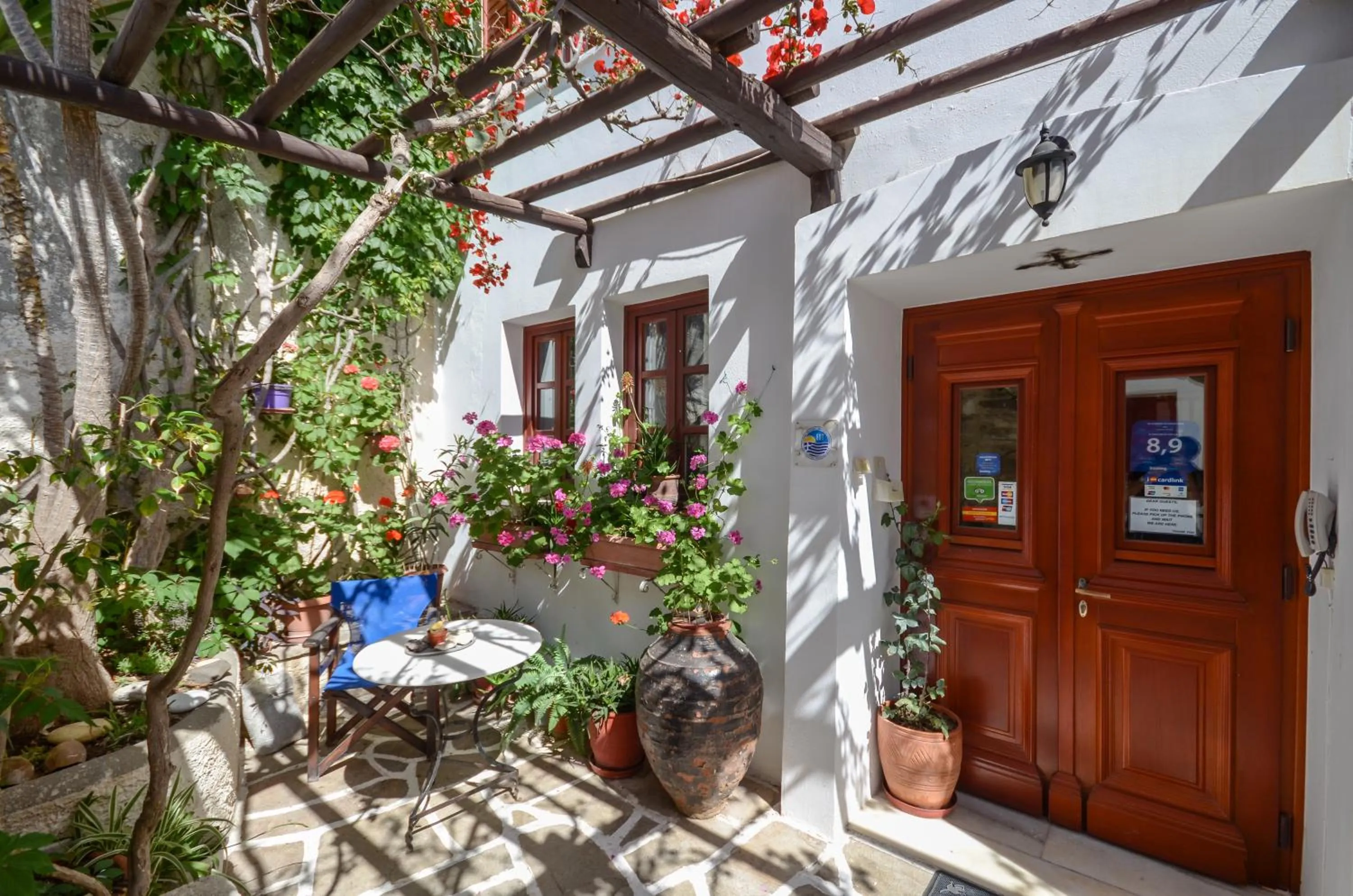 Area and facilities in Chateau Zevgoli