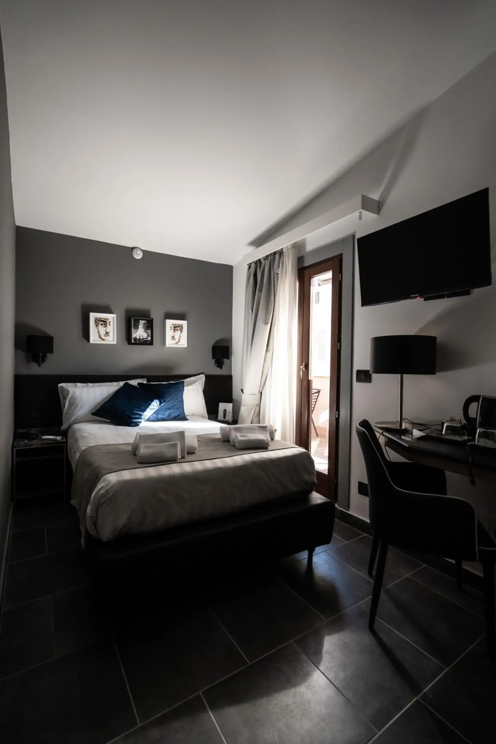 Twin Room with Balcony in Relais Manzoni Twin Room with Balcony in Relais Manzoni