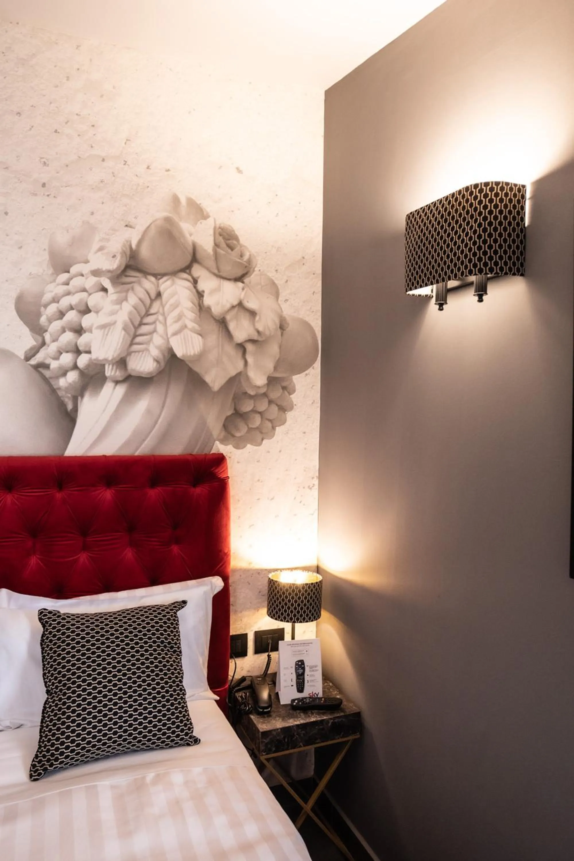 Photo of the whole room, Bed in Relais Manzoni