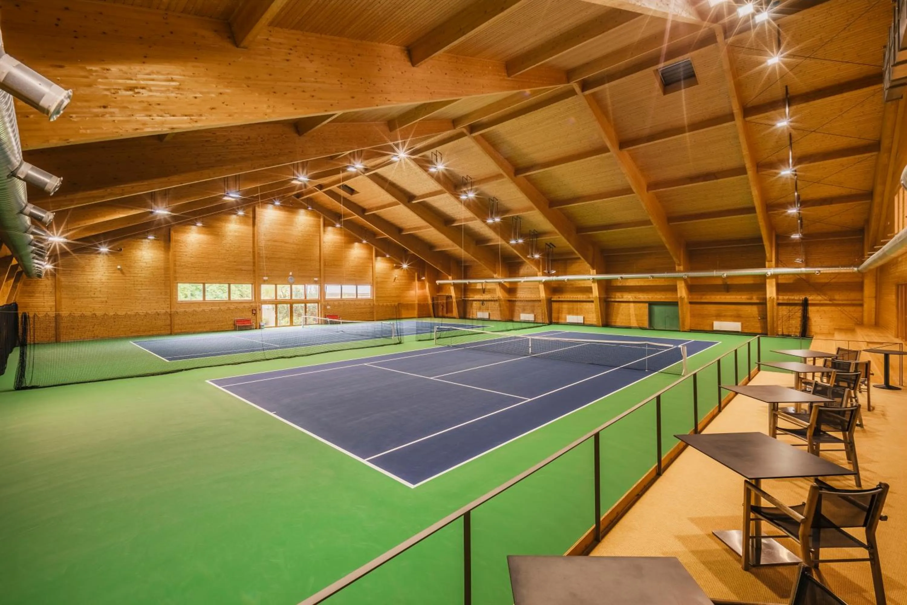Tennis court in Park Holiday Congress & Wellness Hotel