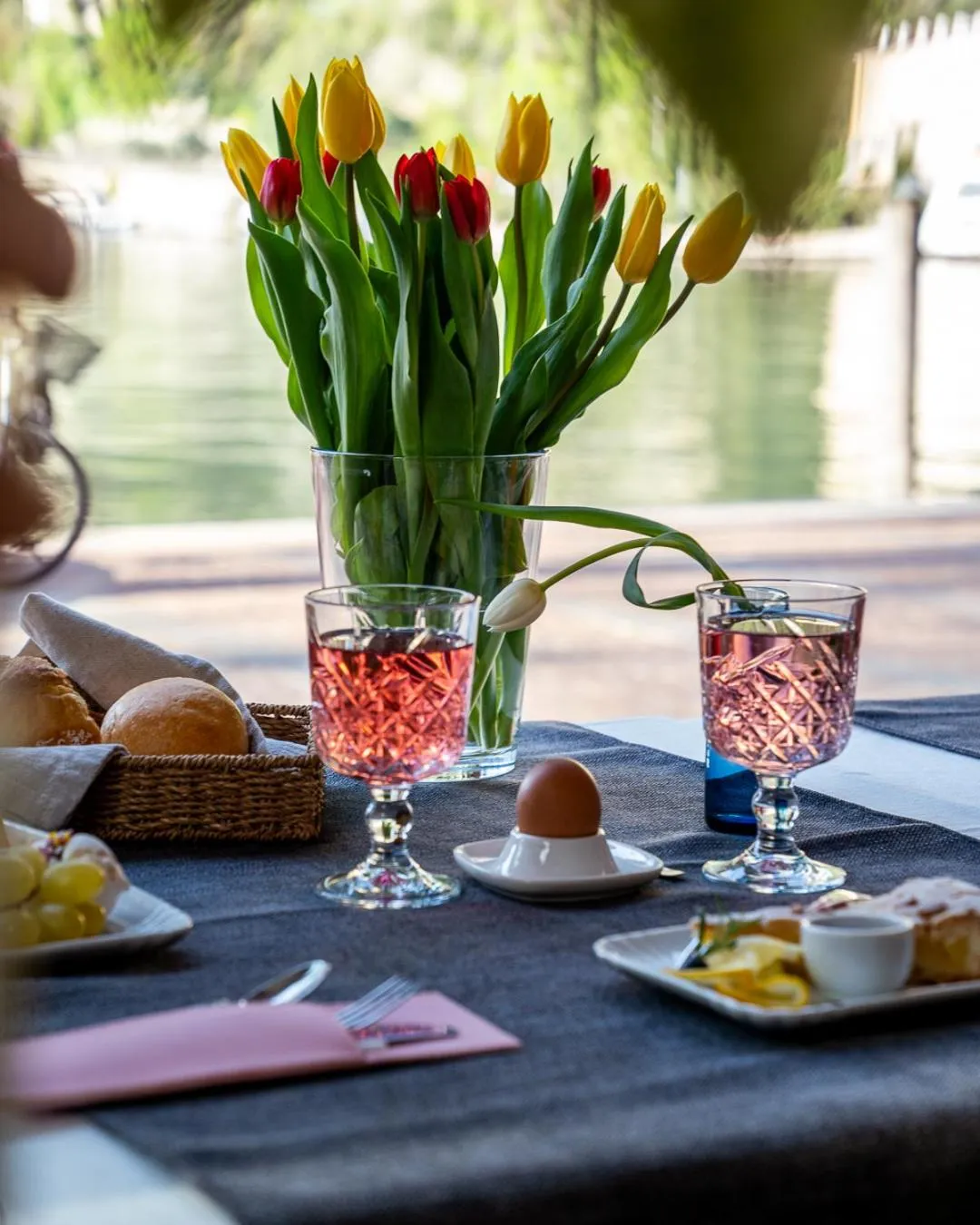 Food and drinks in Bellavista Lakefront