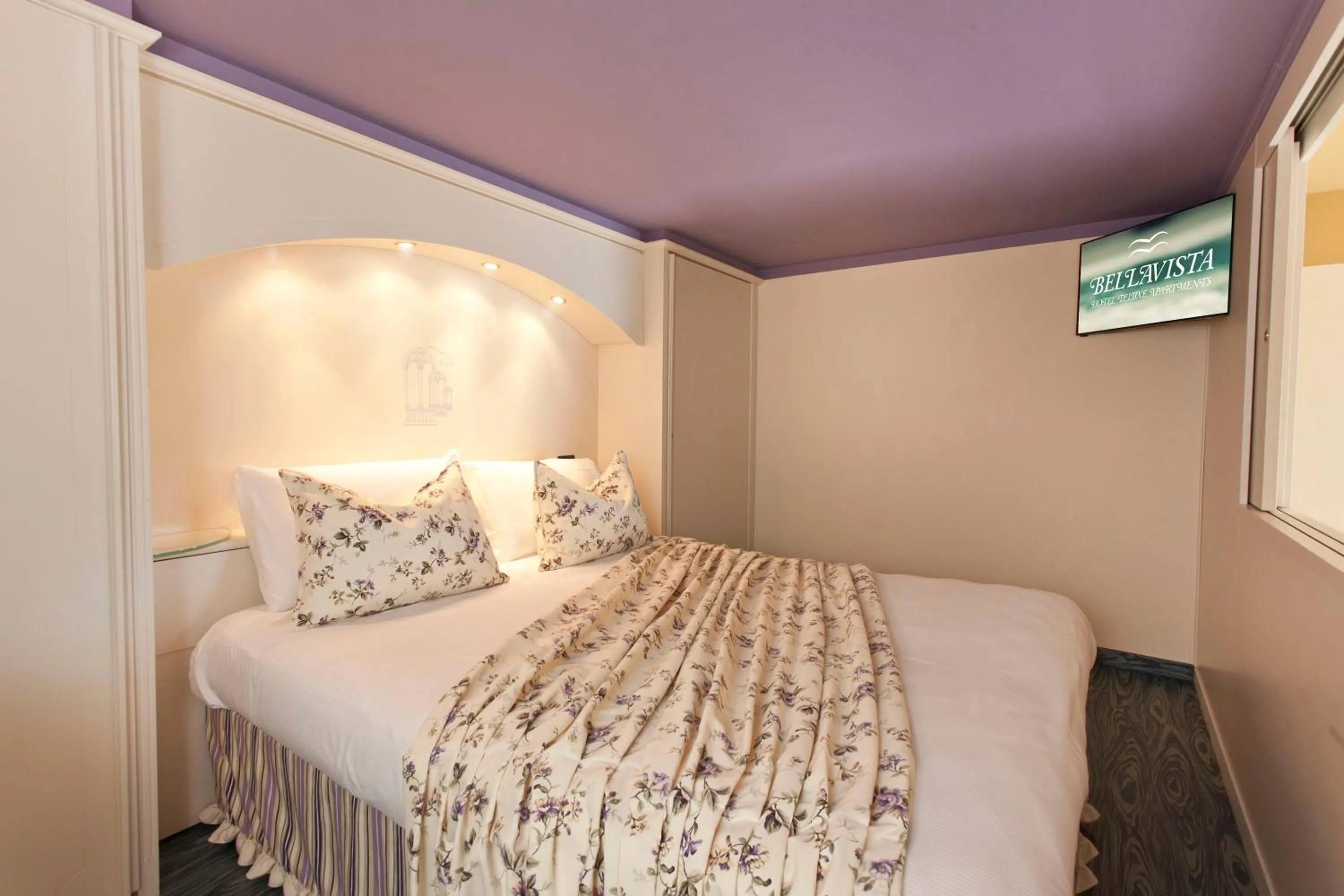 Bed in Bellavista Lakefront