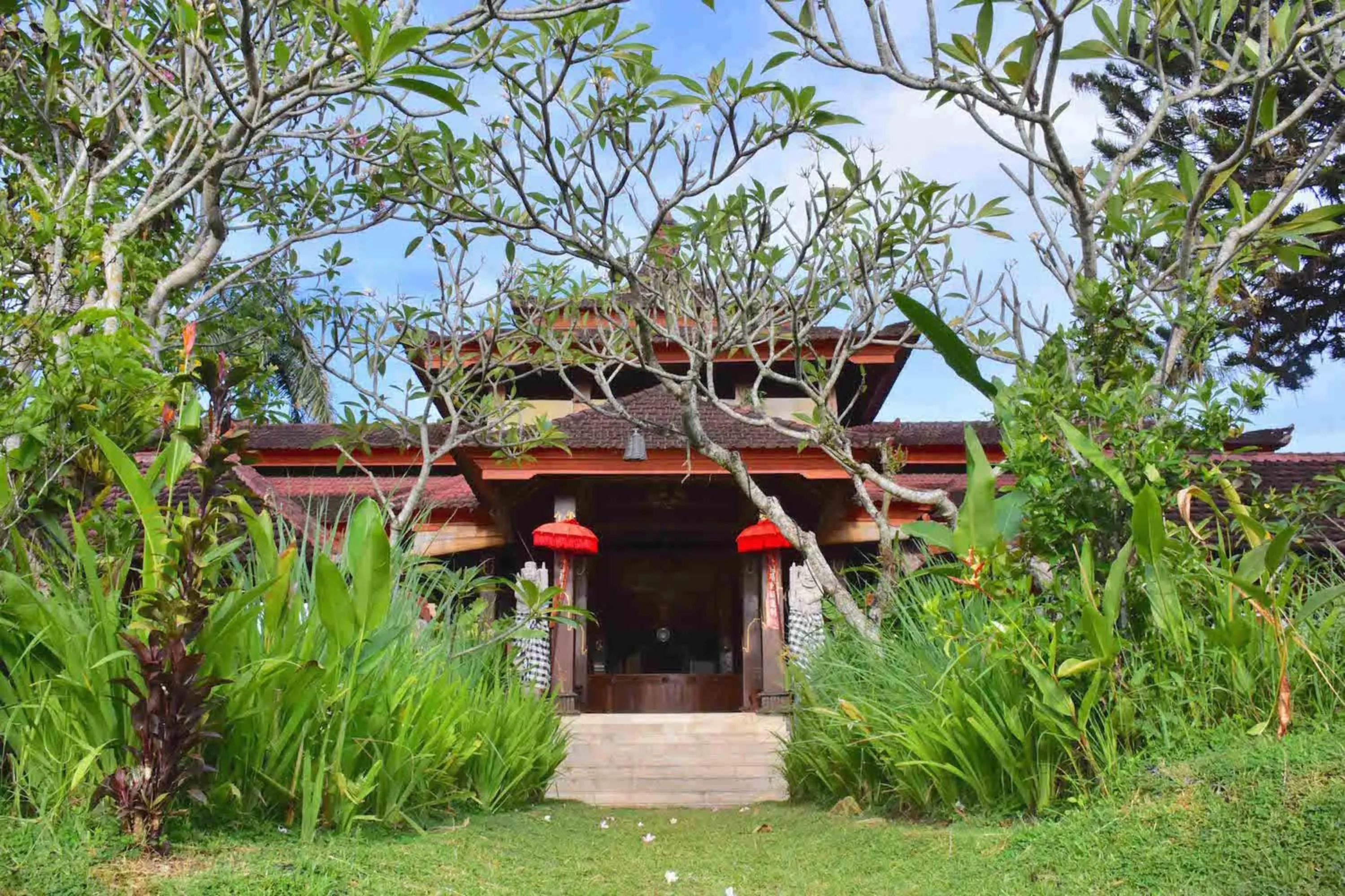 Facade/entrance in Suly Vegetarian Resort & Spa