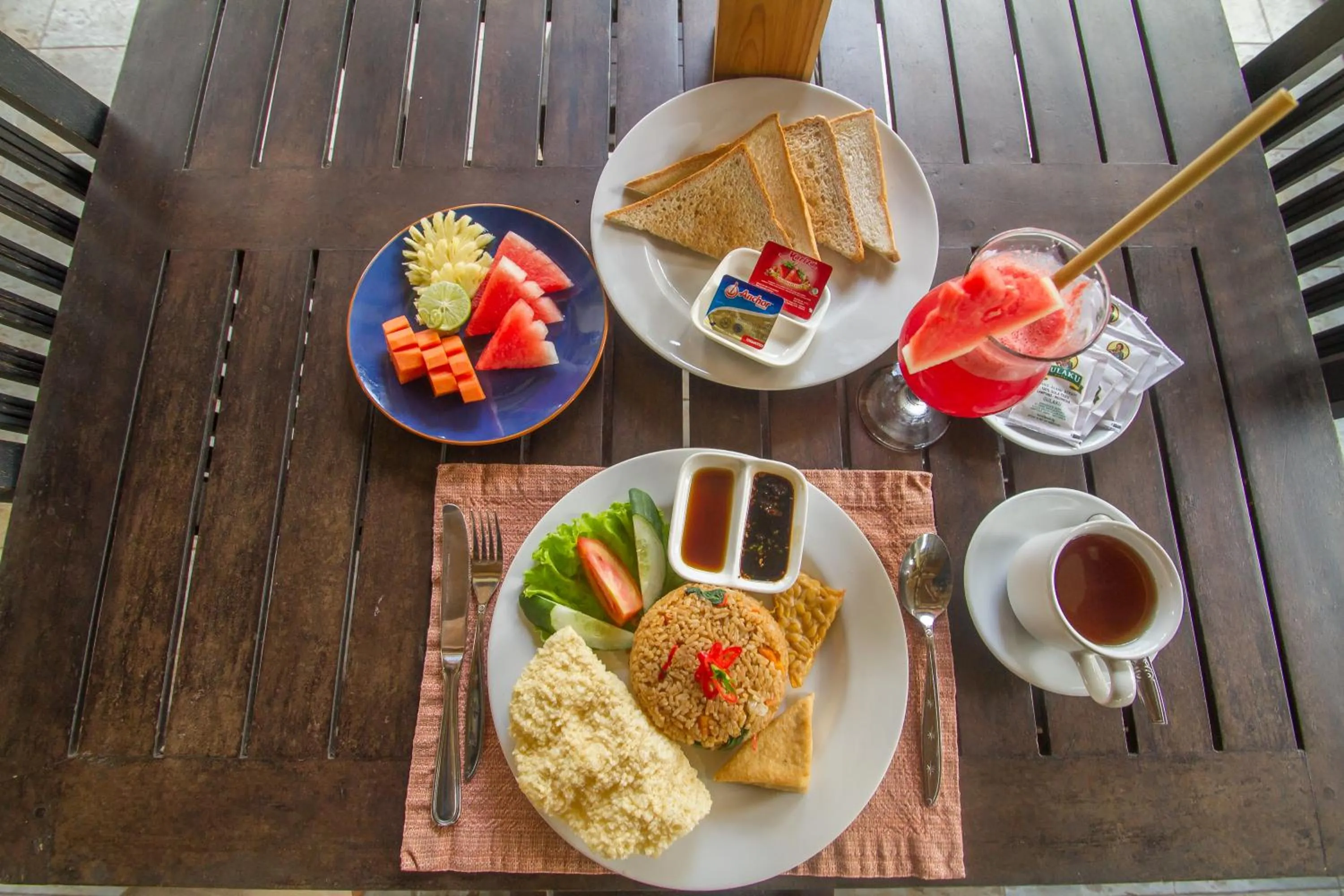 Restaurant/places to eat in Suly Vegetarian Resort & Spa