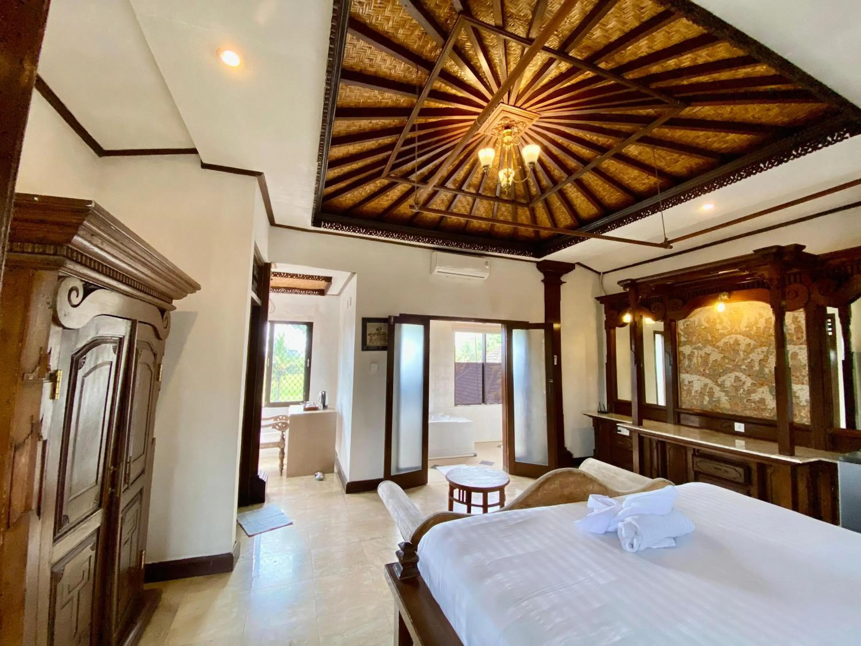 Bed in Suly Vegetarian Resort & Spa