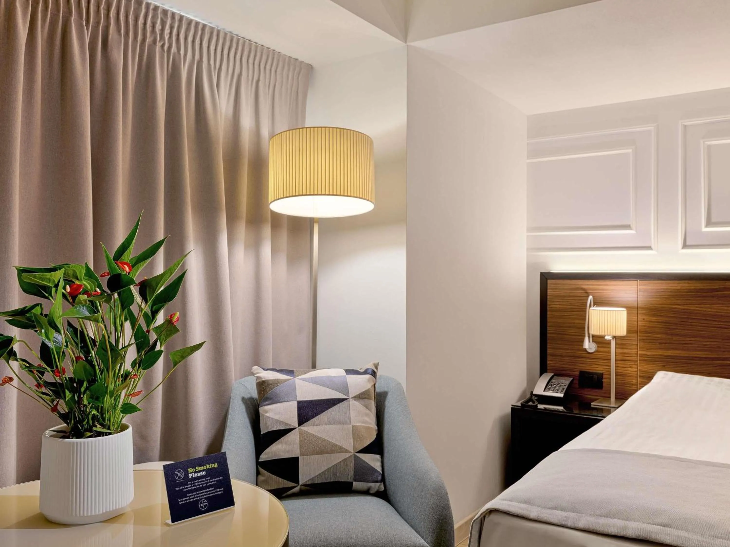 Bedroom, Bed in Bucharest Unirii Square - Handwritten Collection